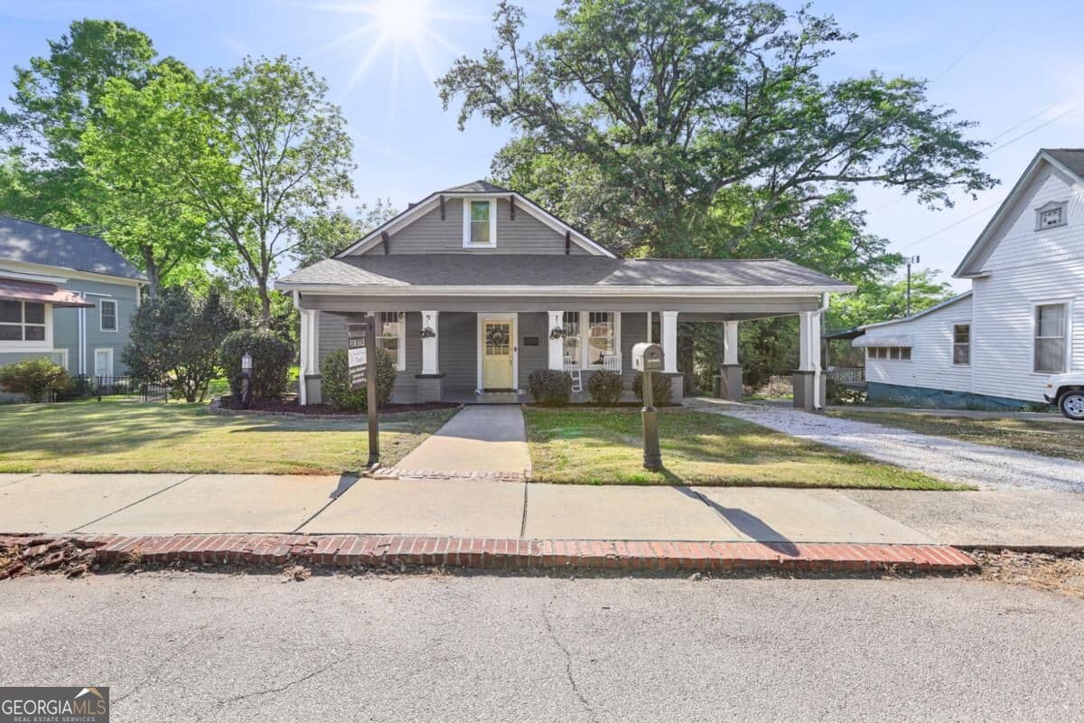 3 bedroom, 2 bathroom, 2,136 sq ft single family residence for sale at 201 Oak Street, Hogansville, GA 30230 — photo 3