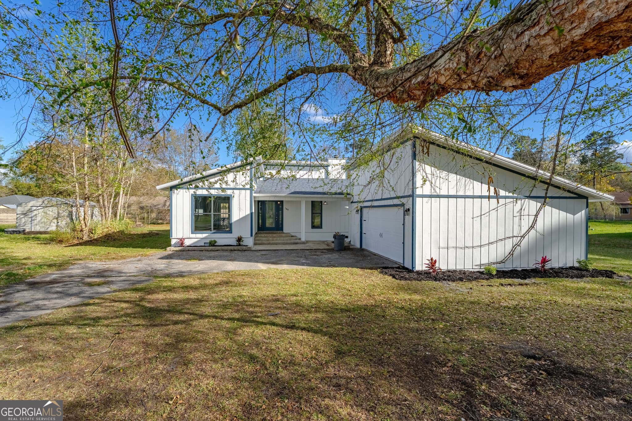 3 bedroom, 2 bathroom, 1,629 sq ft single family residence for rent at 104 Cardinal Street, Woodbine, GA 31569 for $2,150 a month — photo 2