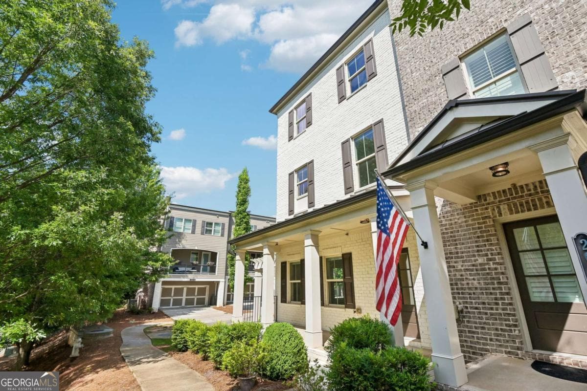 3 bedroom, 3.5 bathroom, 2,351 sq ft townhouse for sale at 2030 Forte Lane 31, Alpharetta, GA 30009 — photo 1 of 23