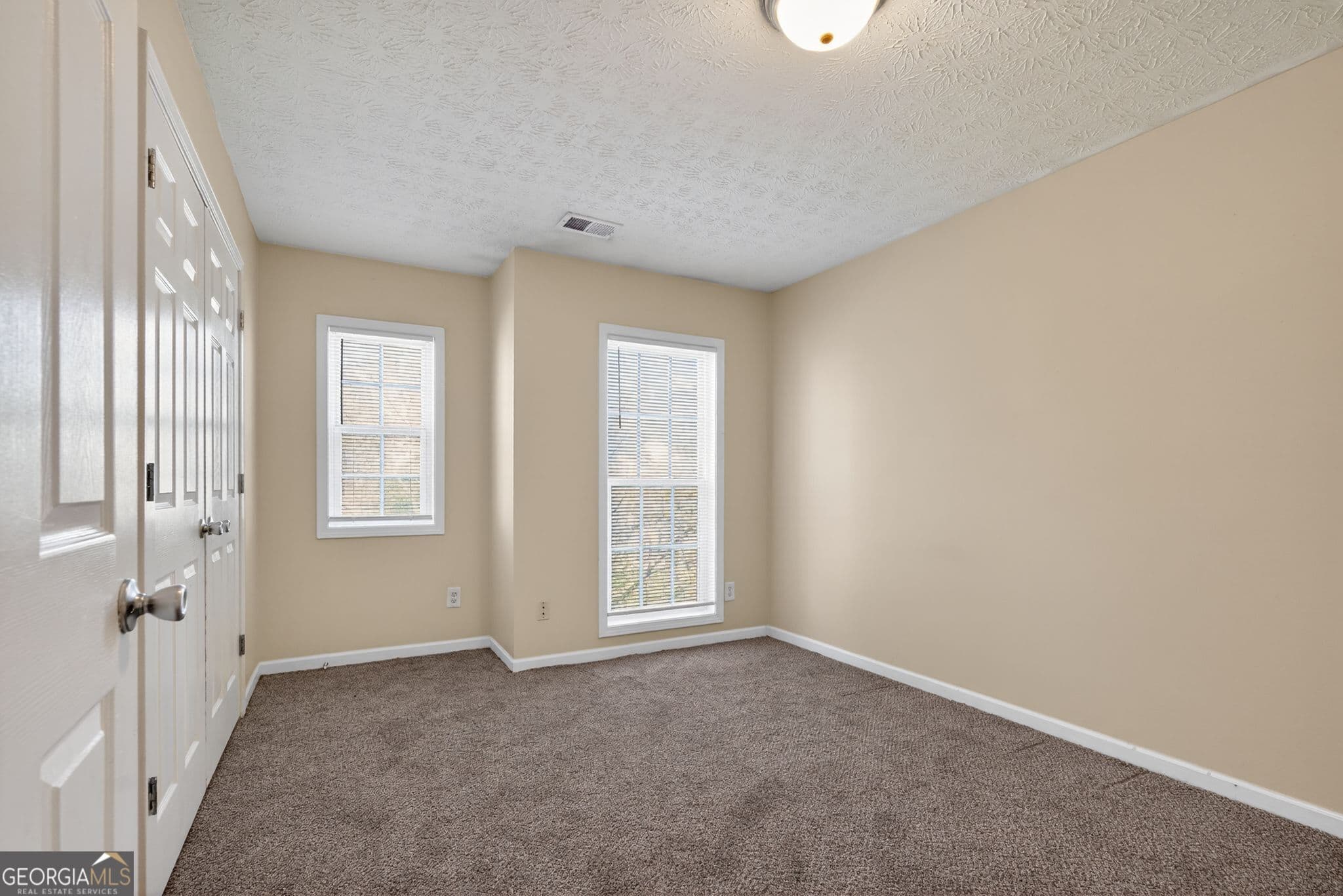4 bedroom, 2.5 bathroom, 1,901 sq ft single family residence for sale at 3885 Riverside Parkway, Decatur, GA 30034 — photo 3