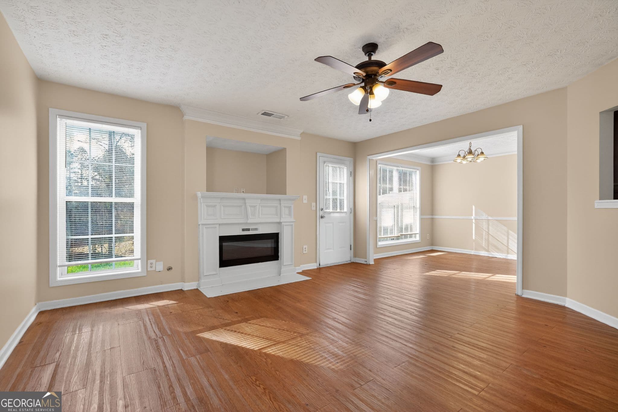 4 bedroom, 2.5 bathroom, 1,901 sq ft single family residence for sale at 3885 Riverside Parkway, Decatur, GA 30034 — photo 4