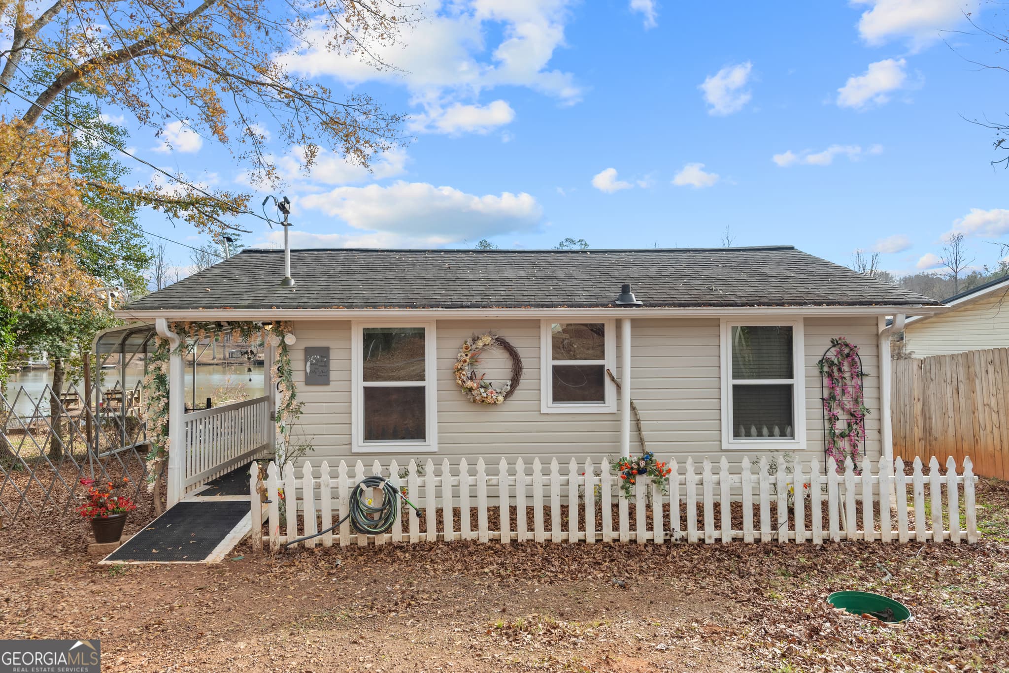 2 bedroom, 2 bathroom, 1,080 sq ft single family residence for sale at 180 Southern Shores Road, Jackson, GA 30233 — photo 2