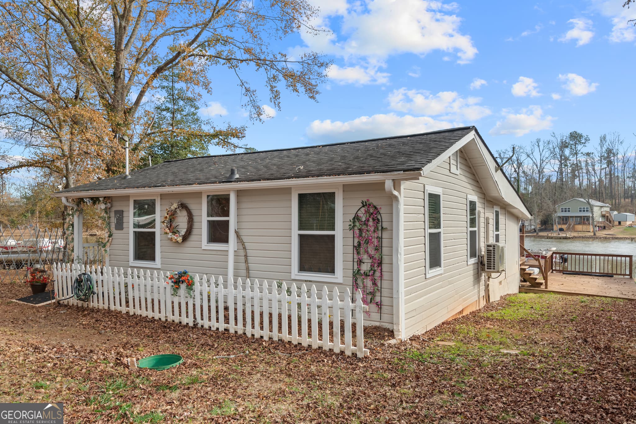 2 bedroom, 2 bathroom, 1,080 sq ft single family residence for sale at 180 Southern Shores Road, Jackson, GA 30233