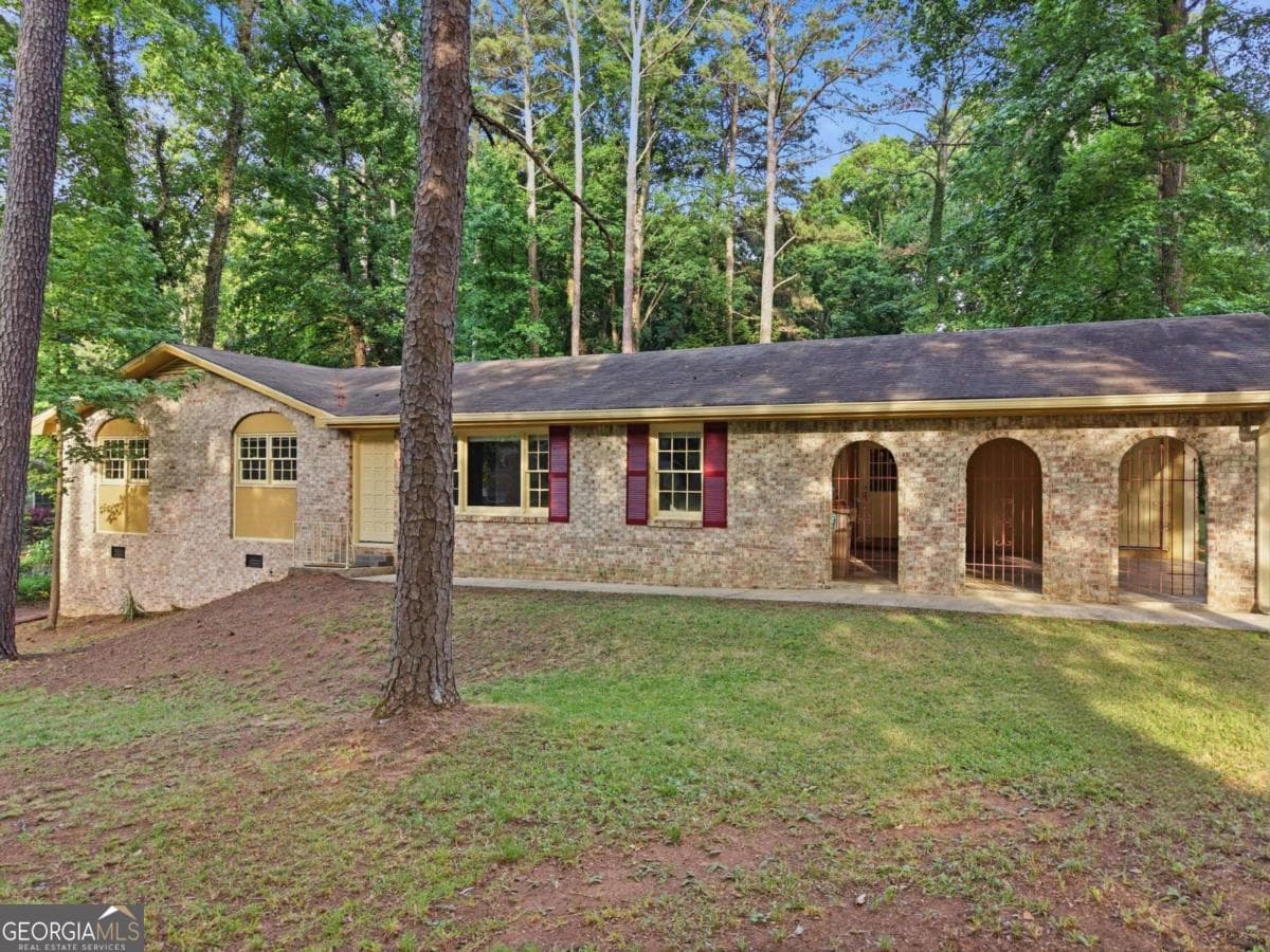 3 bedroom, 2 bathroom, 1,618 sq ft single family residence sold at 5657 Mountainbrooke Court, Stone Mountain, GA 30087