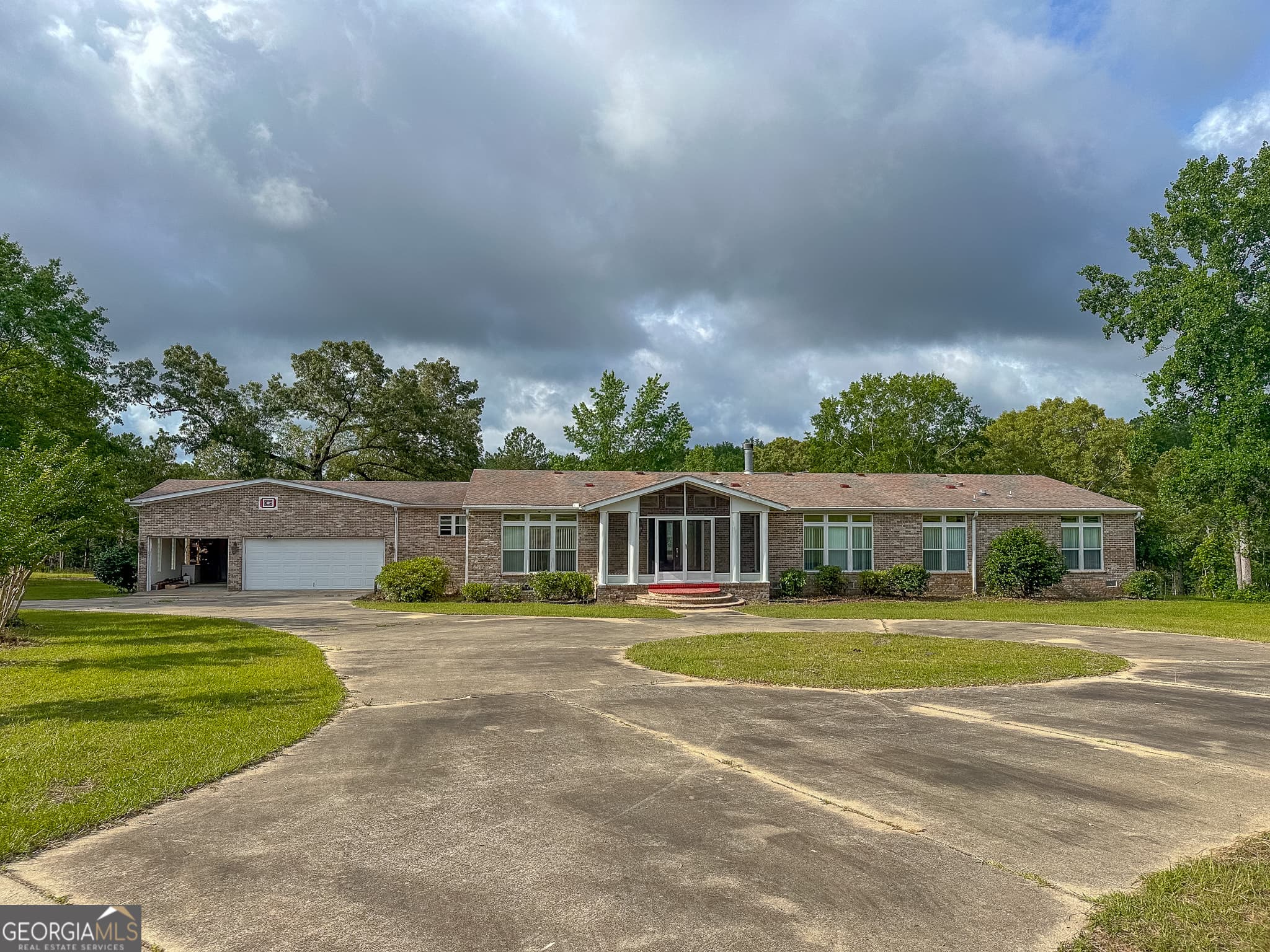 3 bedroom, 3 bathroom, 4,042 sq ft single family residence sold at 500 Old Louvale Road, Cusseta, GA 31805