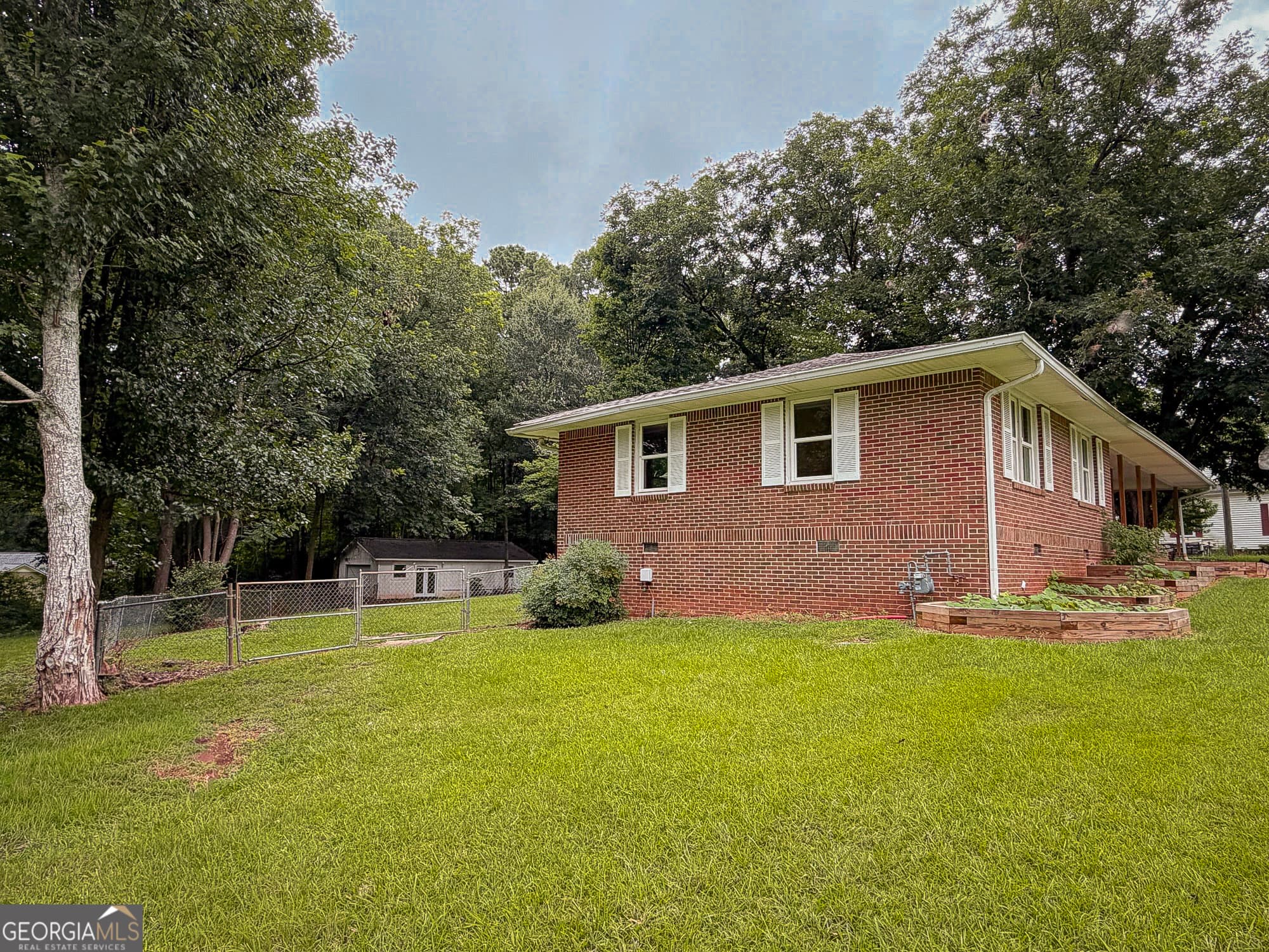 3 bedroom, 1 bathroom, 1,308 sq ft single family residence for rent at 77 Franklin Hwy, Newnan, GA 30263 for $2,000 a month — photo 3