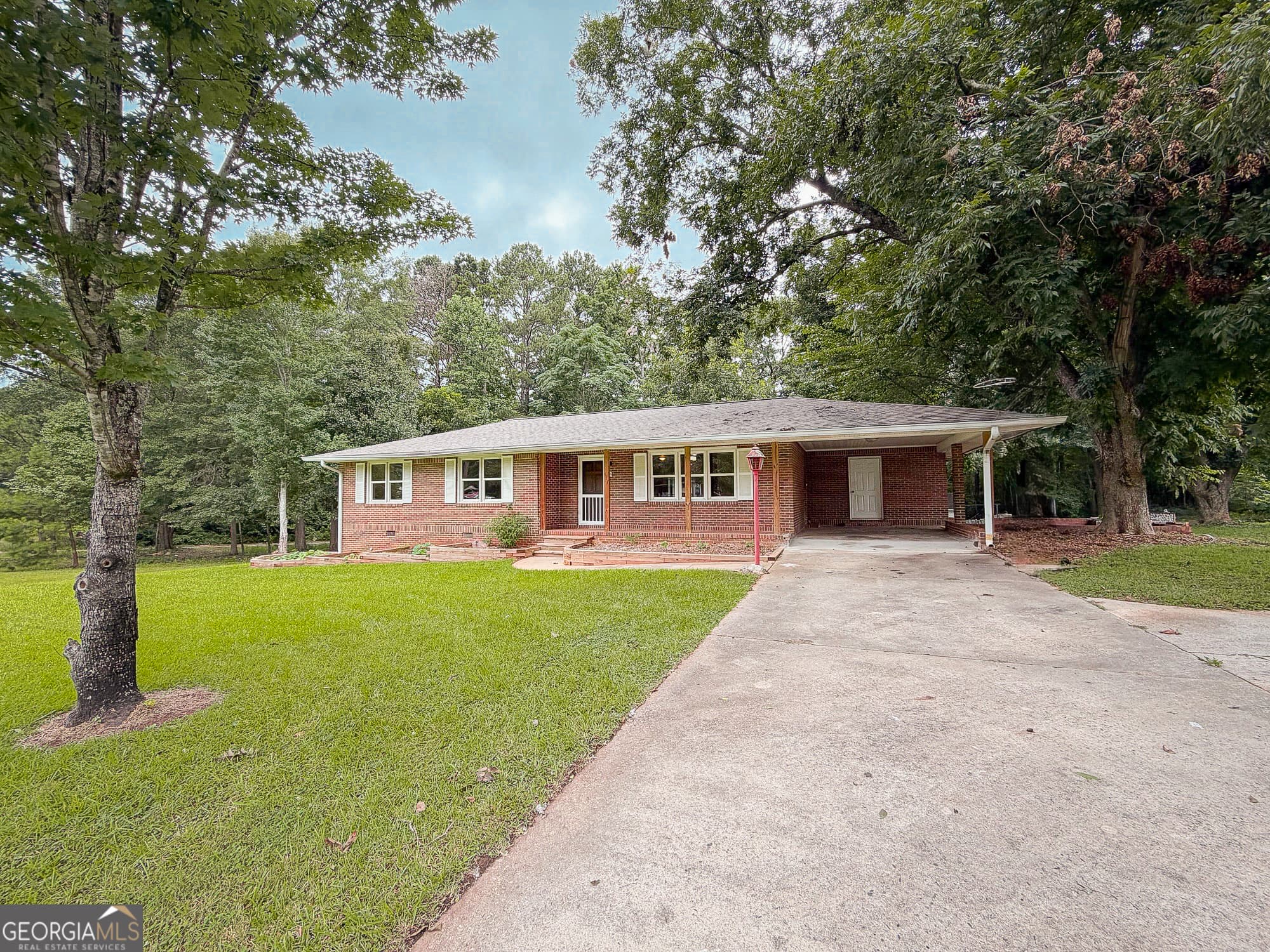 3 bedroom, 1 bathroom, 1,308 sq ft single family residence for rent at 77 Franklin Hwy, Newnan, GA 30263 for $2,000 a month
