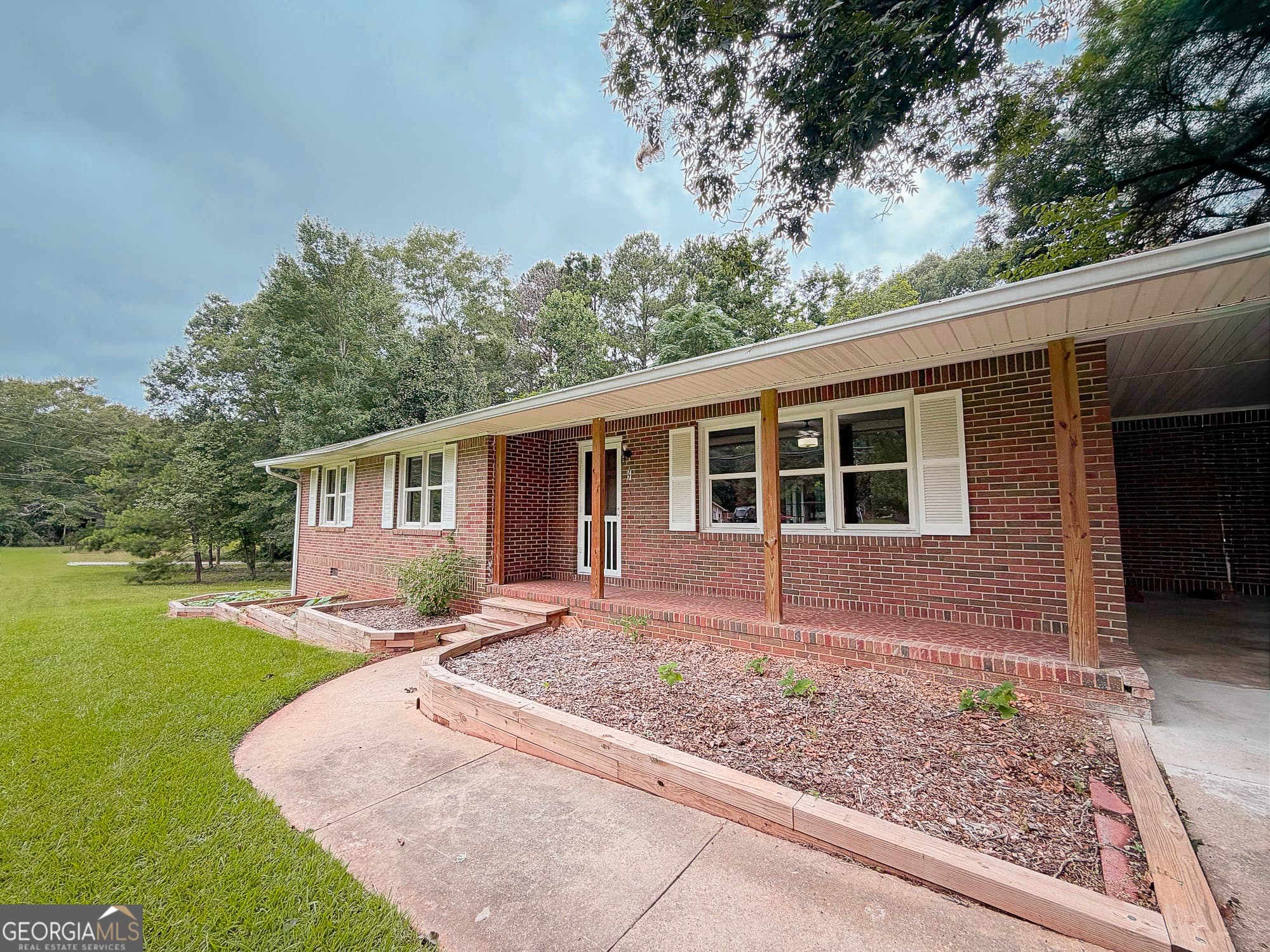 3 bedroom, 1 bathroom, 1,308 sq ft single family residence for rent at 77 Franklin Hwy, Newnan, GA 30263 for $2,000 a month — photo 4