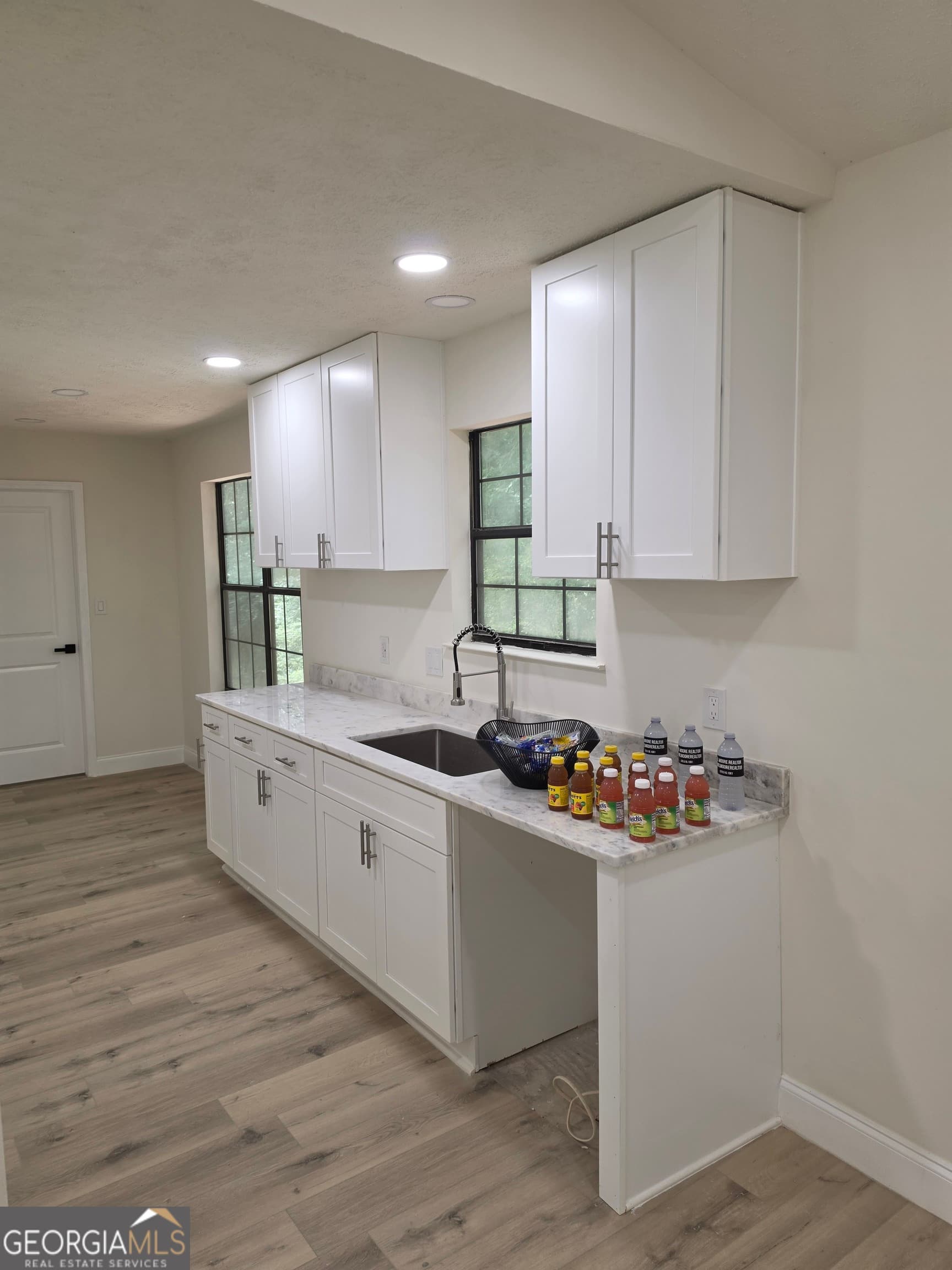 3 bedroom, 2 bathroom, 1,242 sq ft single family residence for sale at 328 Nicole Court, Jonesboro, GA 30238 — photo 6