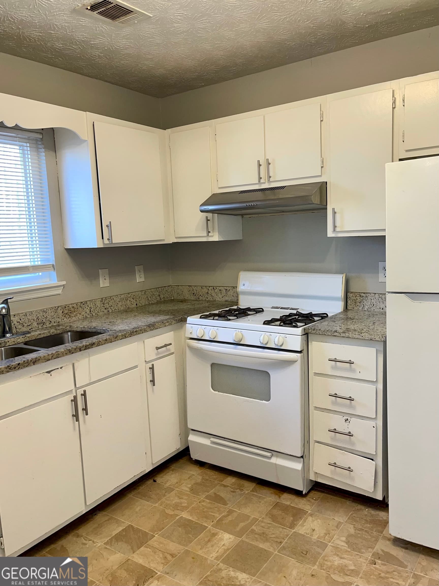 2 bedroom, 2.5 bathroom, 1,232 sq ft duplex for rent at 945 Silverwood Drive, Atlanta, GA 30349 for $1,275 a month — photo 4