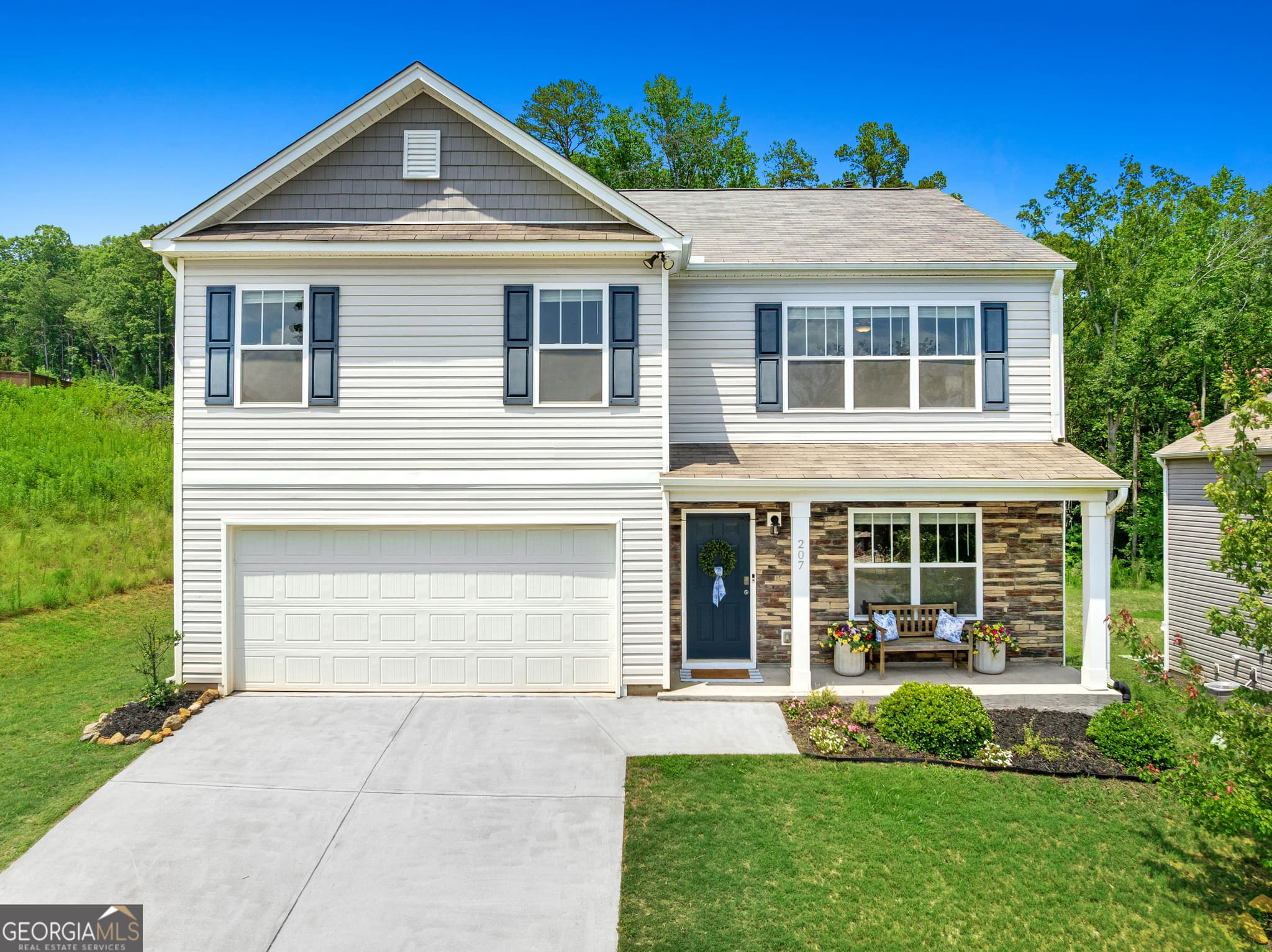 5 bedroom, 3 bathroom, 2,450 sq ft single family residence for sale at 207 Ashwood Way, Easley, SC 29640 — photo 3