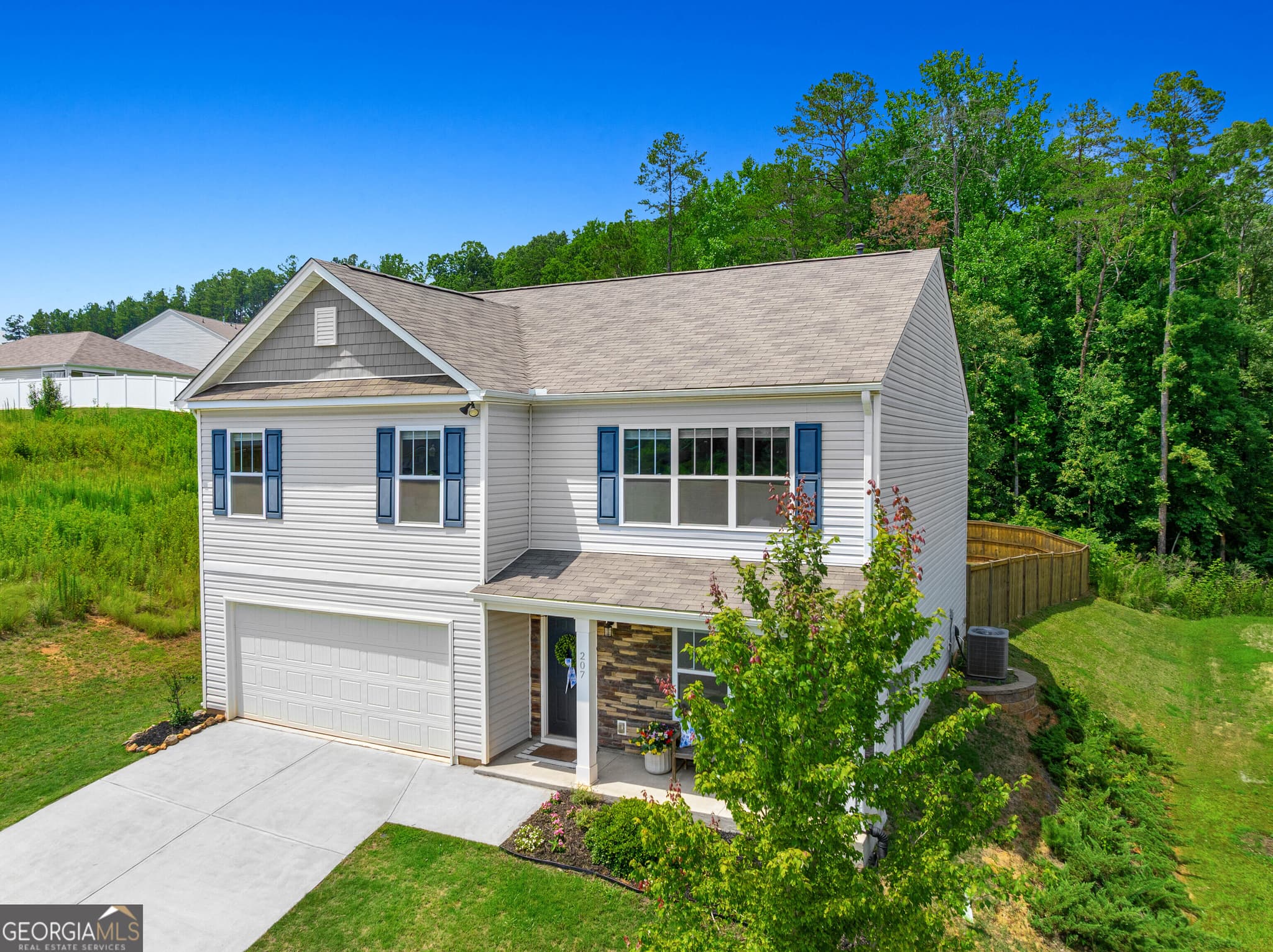5 bedroom, 3 bathroom, 2,450 sq ft single family residence for sale at 207 Ashwood Way, Easley, SC 29640 — photo 1 of 41