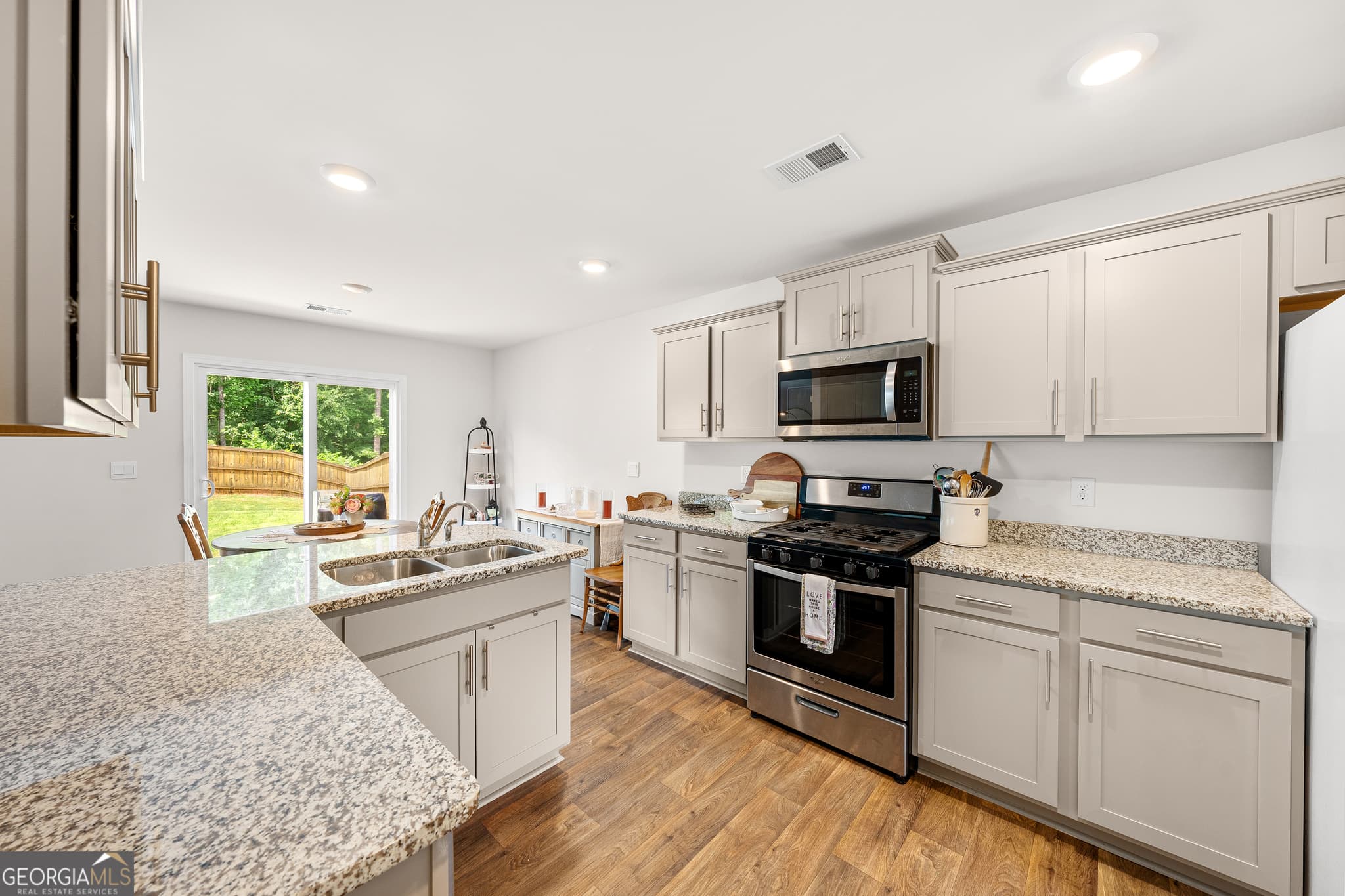 5 bedroom, 3 bathroom, 2,450 sq ft single family residence for sale at 207 Ashwood Way, Easley, SC 29640 — photo 9