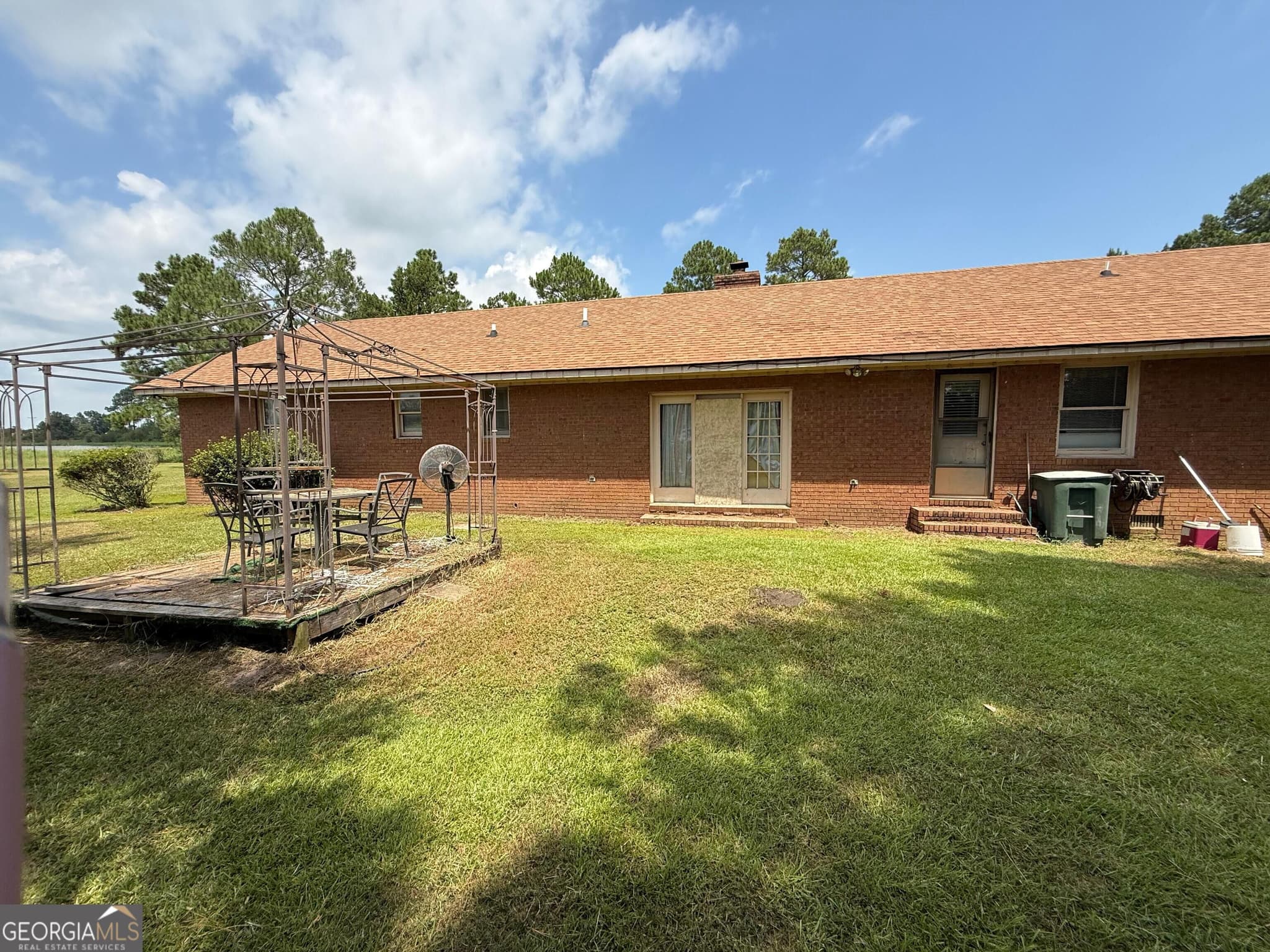 3 bedroom, 2 bathroom, 1,920 sq ft single family residence under contract at 319 Poppy Road, Ocilla, GA 31774 — photo 3