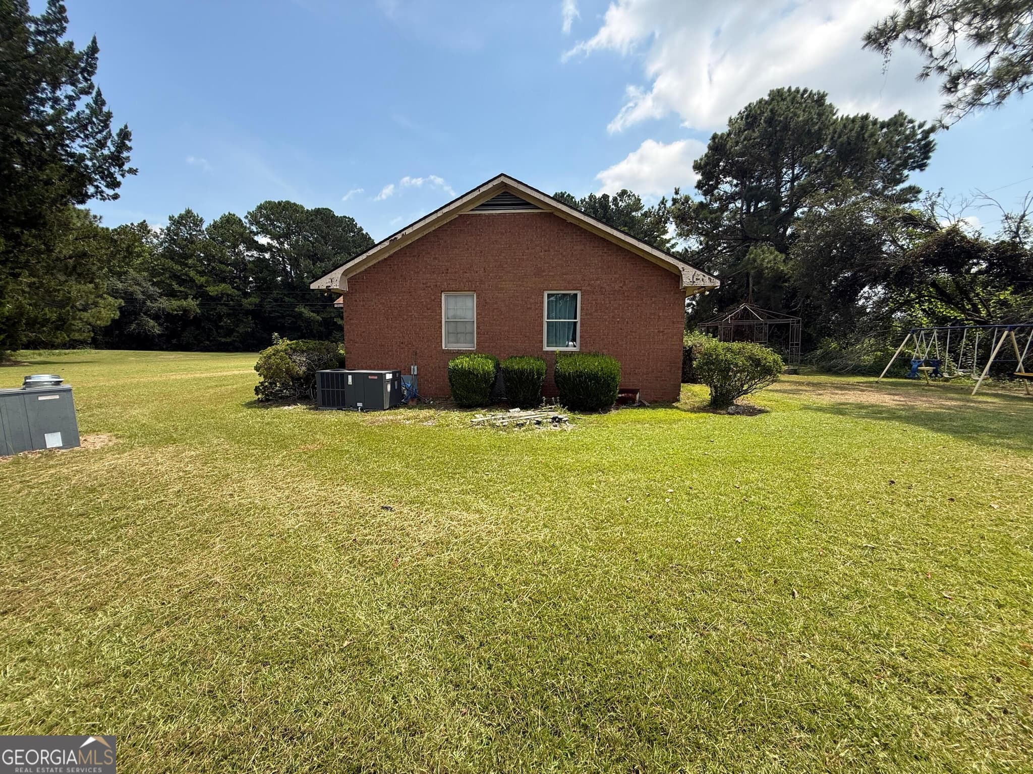 3 bedroom, 2 bathroom, 1,920 sq ft single family residence under contract at 319 Poppy Road, Ocilla, GA 31774 — photo 5