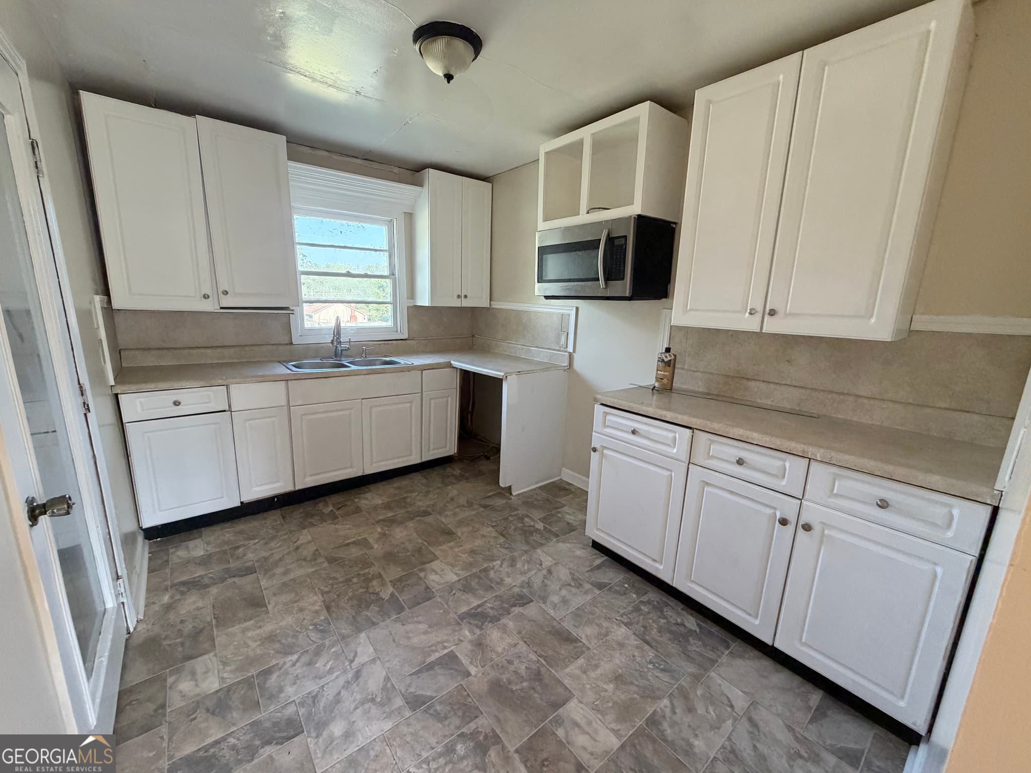3 bedroom, 2 bathroom, 1,489 sq ft single family residence for sale at 854 N 11th Avenue, Lanett, AL 36863 — photo 3