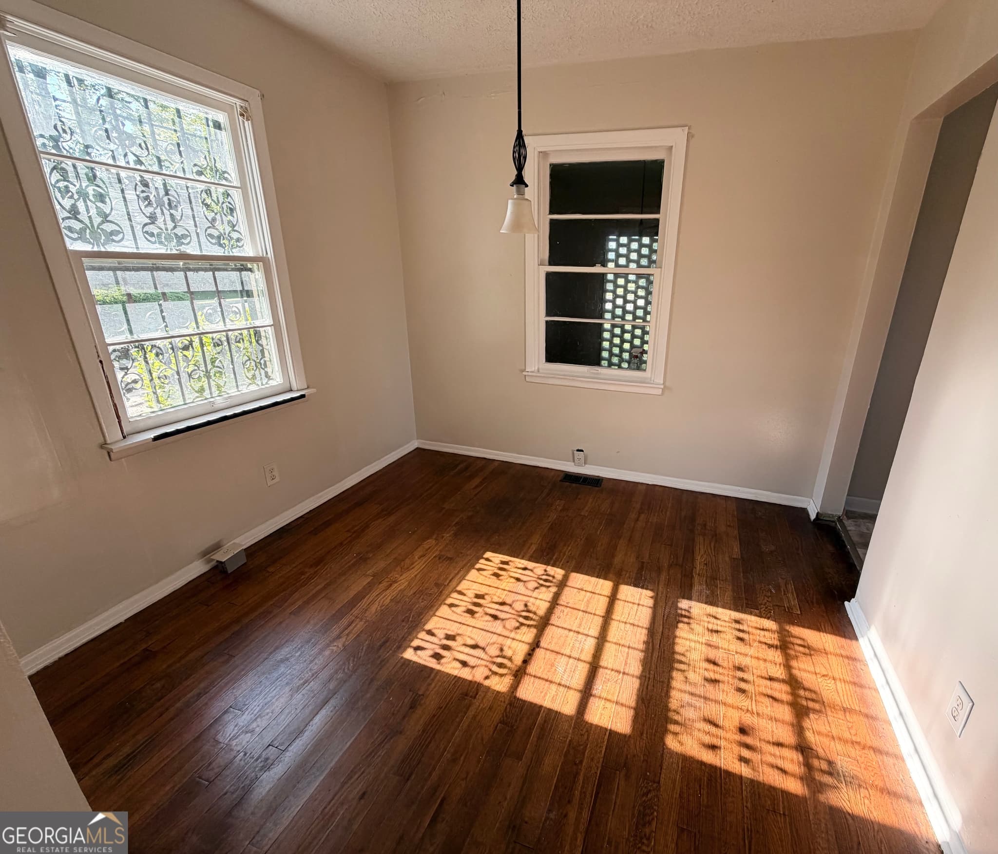 3 bedroom, 2 bathroom, 1,489 sq ft single family residence for sale at 854 N 11th Avenue, Lanett, AL 36863 — photo 4