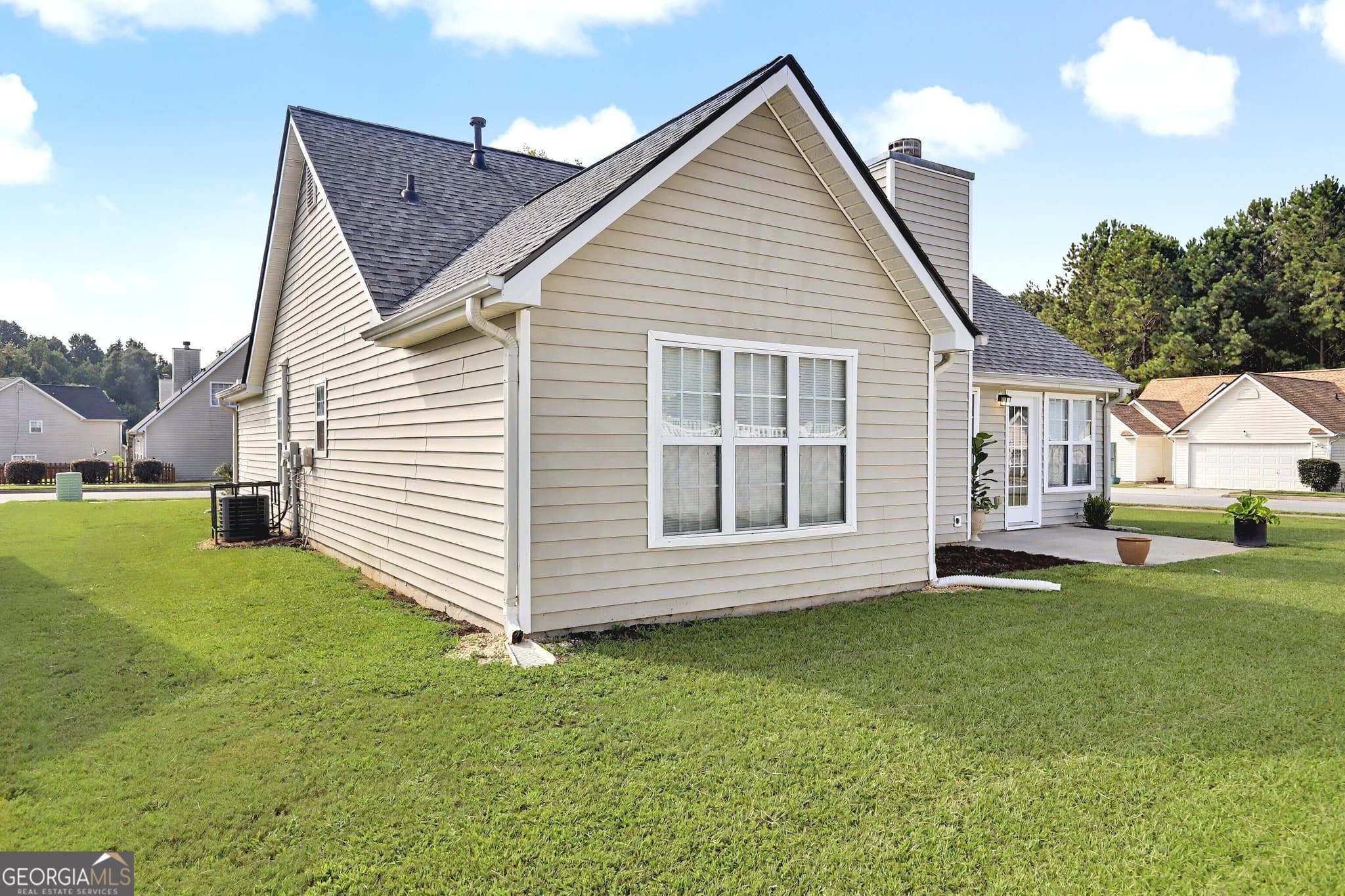 3 bedroom, 2 bathroom, 1,412 sq ft single family residence for sale at 6000 Preserve Pass, Fairburn, GA 30213 — photo 7