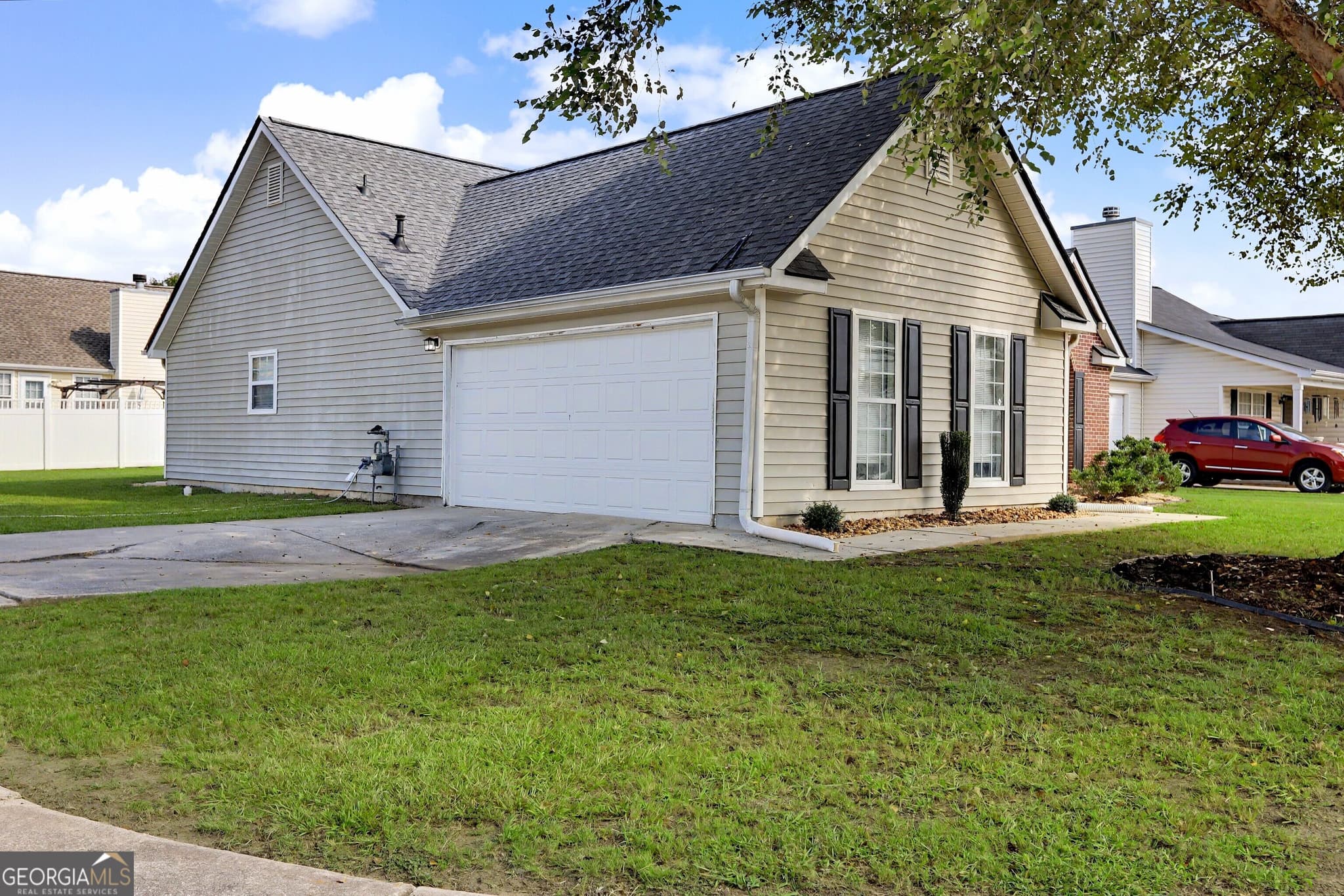 3 bedroom, 2 bathroom, 1,412 sq ft single family residence for sale at 6000 Preserve Pass, Fairburn, GA 30213 — photo 4