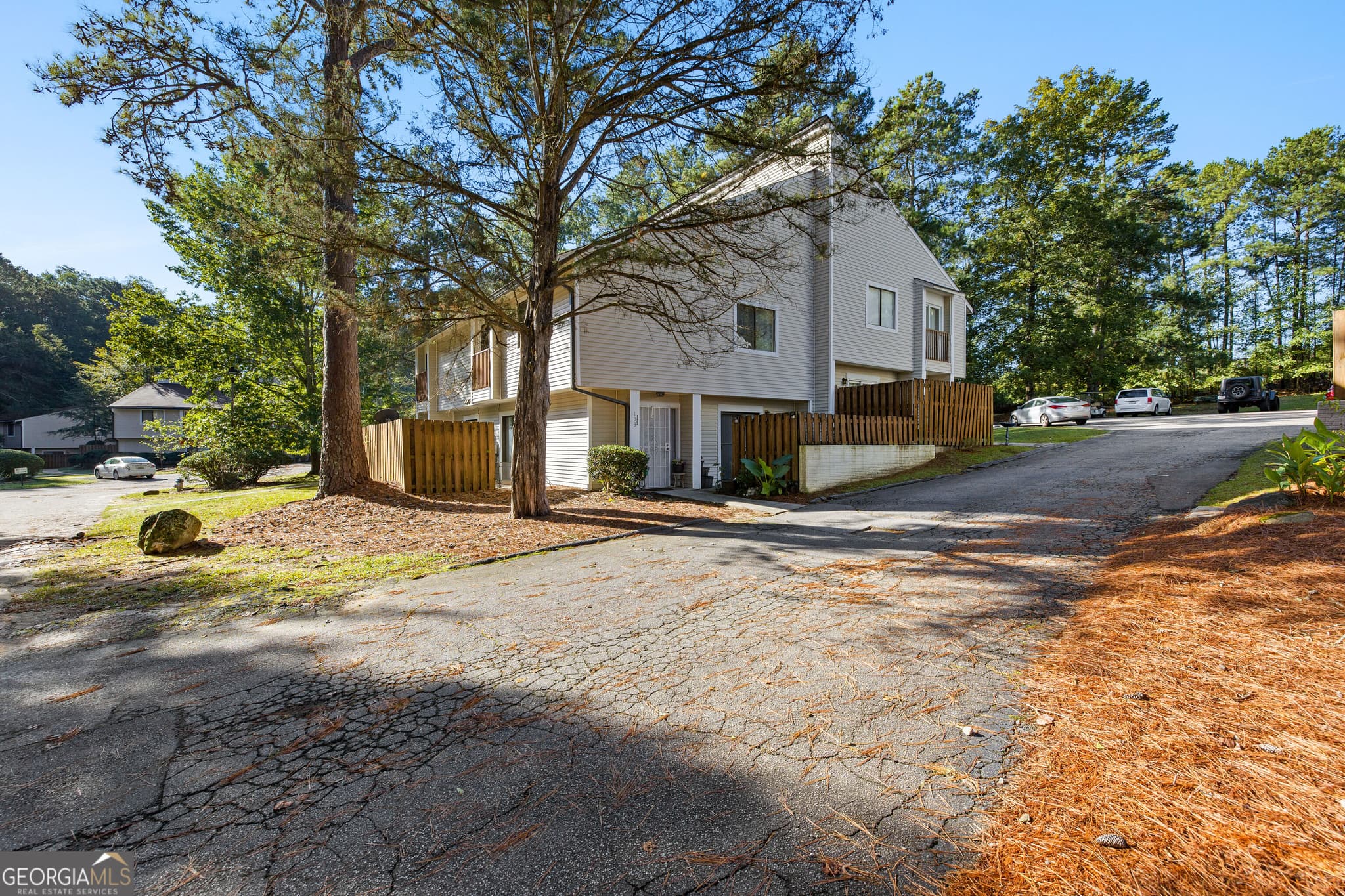 3 bedroom, 1.5 bathroom, 1,116 sq ft condominium for sale at 133 Twiggs Corner, Peachtree City, GA 30269 — photo 2