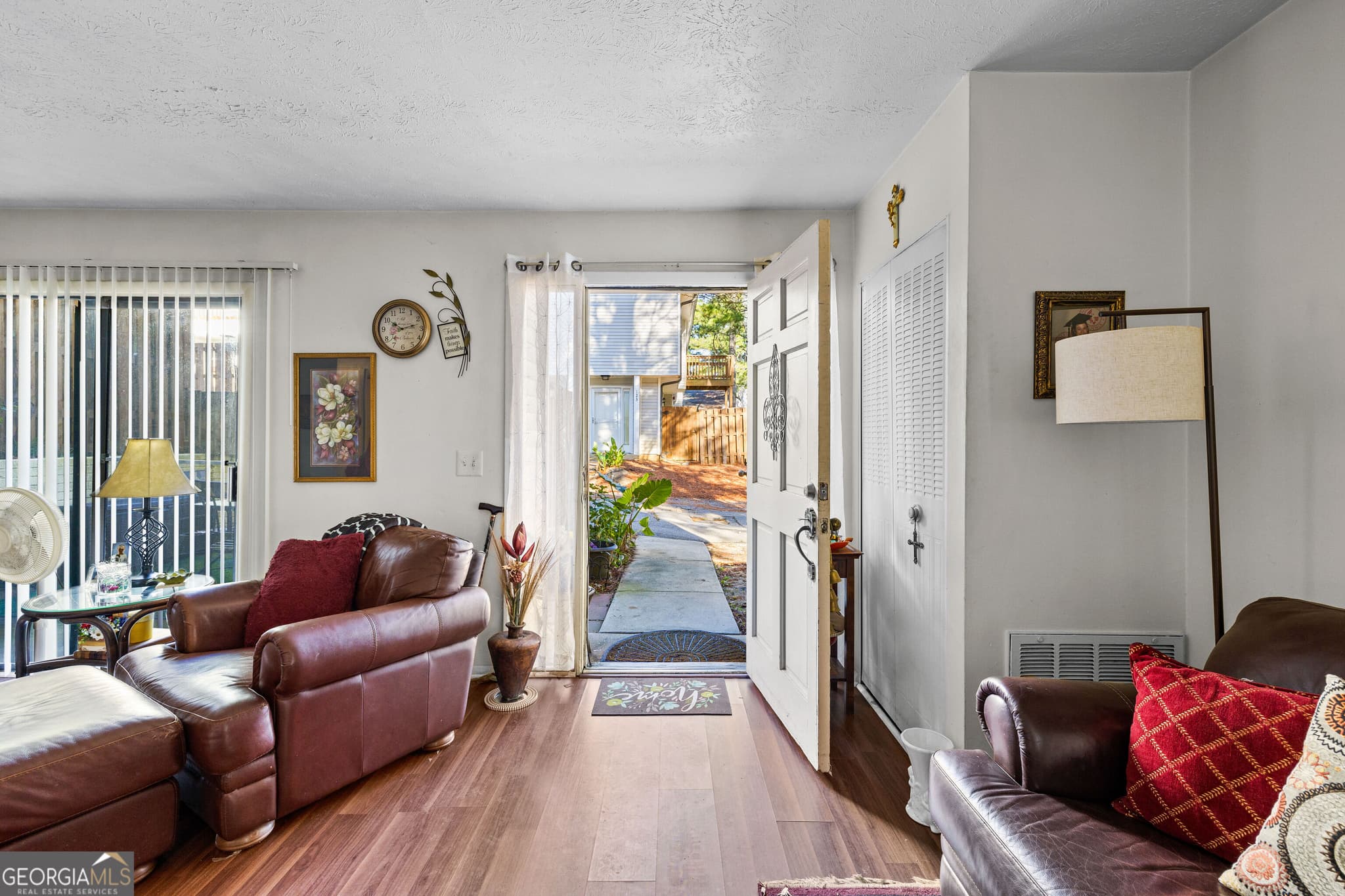 3 bedroom, 1.5 bathroom, 1,116 sq ft condominium for sale at 133 Twiggs Corner, Peachtree City, GA 30269 — photo 3