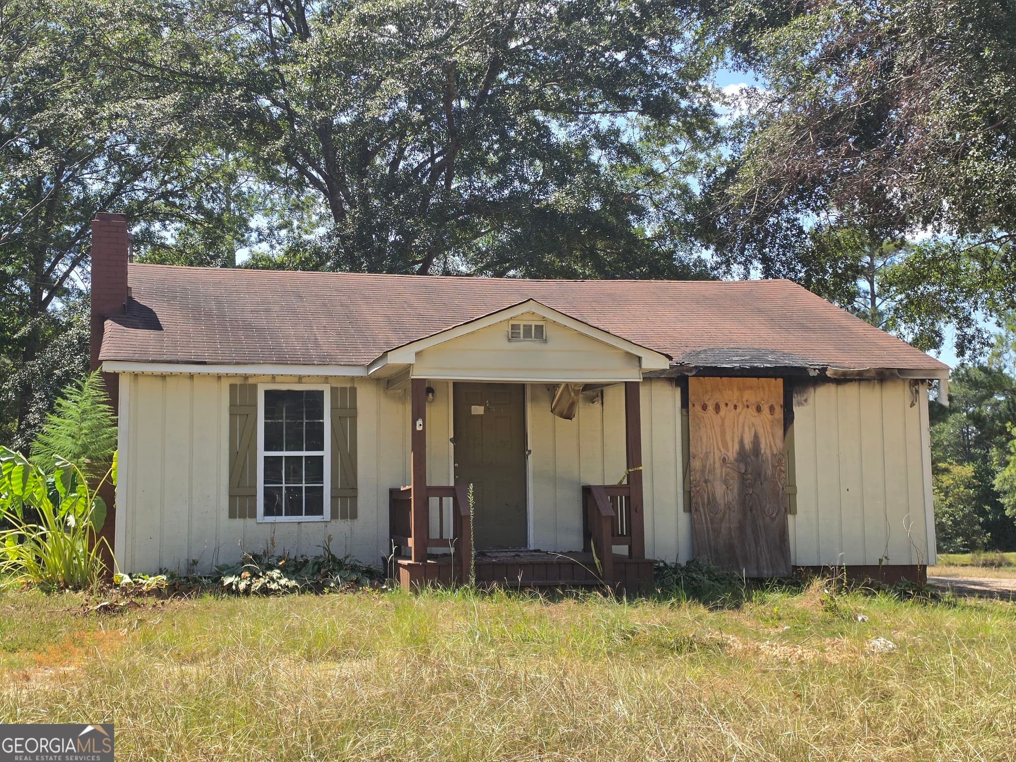 2 bedroom, 1 bathroom, 926 sq ft single family residence for sale at 2842 Hamilton Road, Lagrange, GA 30241