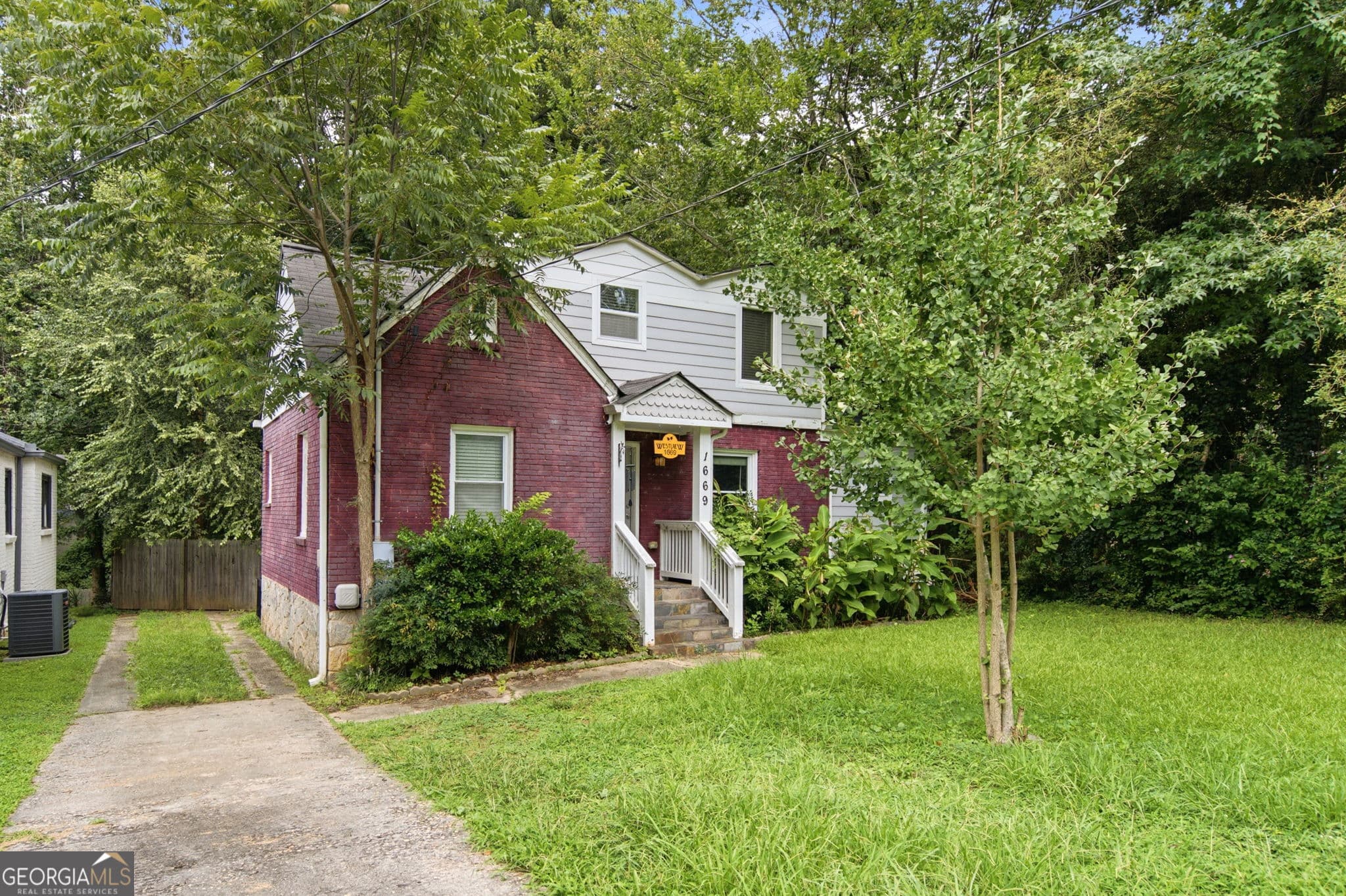 3 bedroom, 2 bathroom, 1,759 sq ft single family residence for rent at 1669 Emerald Avenue, Atlanta, GA 30310 for $2,250 a month — photo 2