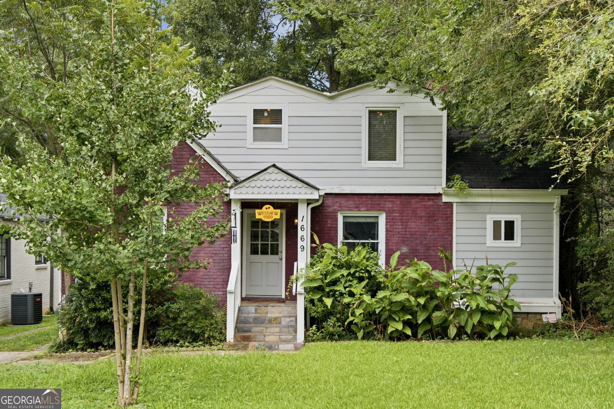 3 bedroom, 2 bathroom, 1,759 sq ft single family residence for rent at 1669 Emerald Avenue, Atlanta, GA 30310 for $2,250 a month — photo 1 of 29