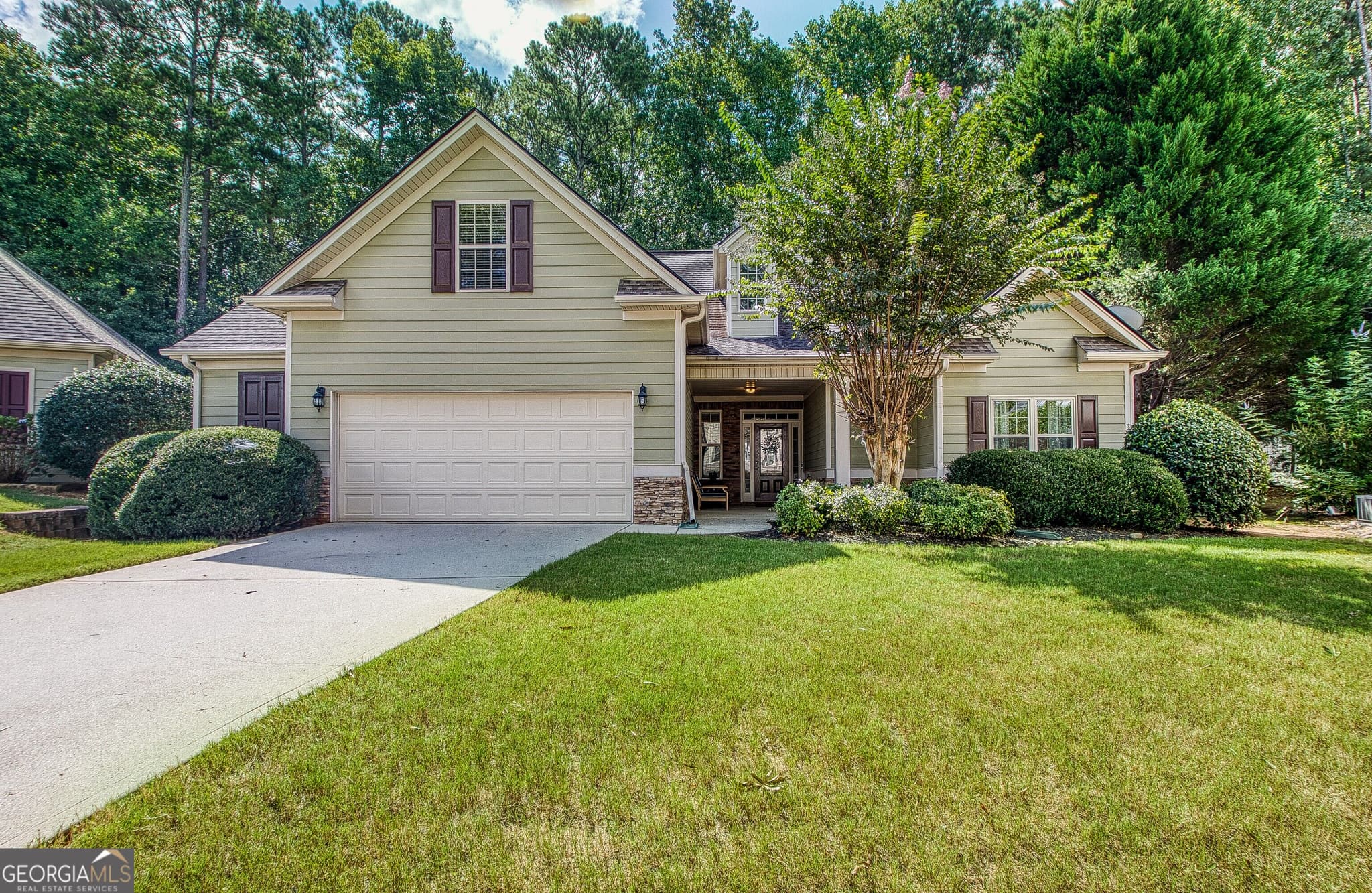 5 bedroom, 3 bathroom, 2,521 sq ft single family residence for sale at 22 Ashville Place, Newnan, GA 30265 — photo 2