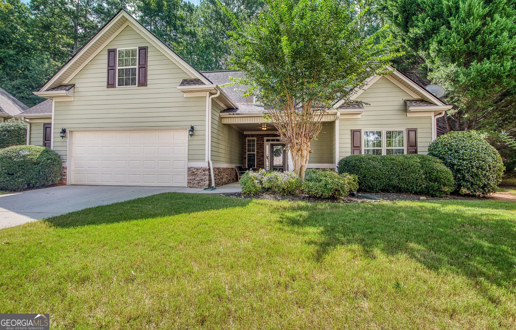 5 bedroom, 3 bathroom, 2,521 sq ft single family residence for sale at 22 Ashville Place, Newnan, GA 30265 — photo 3