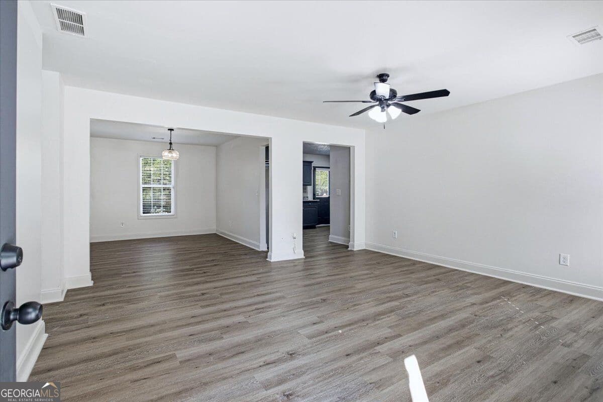 3 bedroom, 2 bathroom, 1,236 sq ft single family residence for sale at 5336 Austell Powder Springs Road, Austell, GA 30106 — photo 5