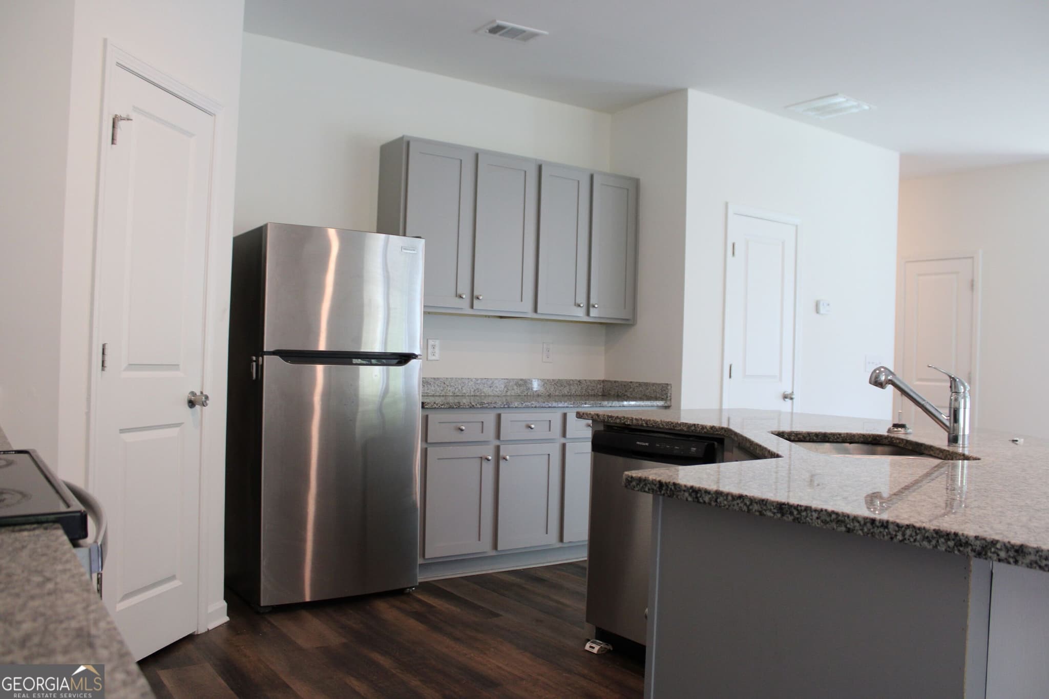 4 bedroom, 3 bathroom single family residence for rent at 9220 Golfview Circle, Covington, GA 30014 for $1,900 a month — photo 5