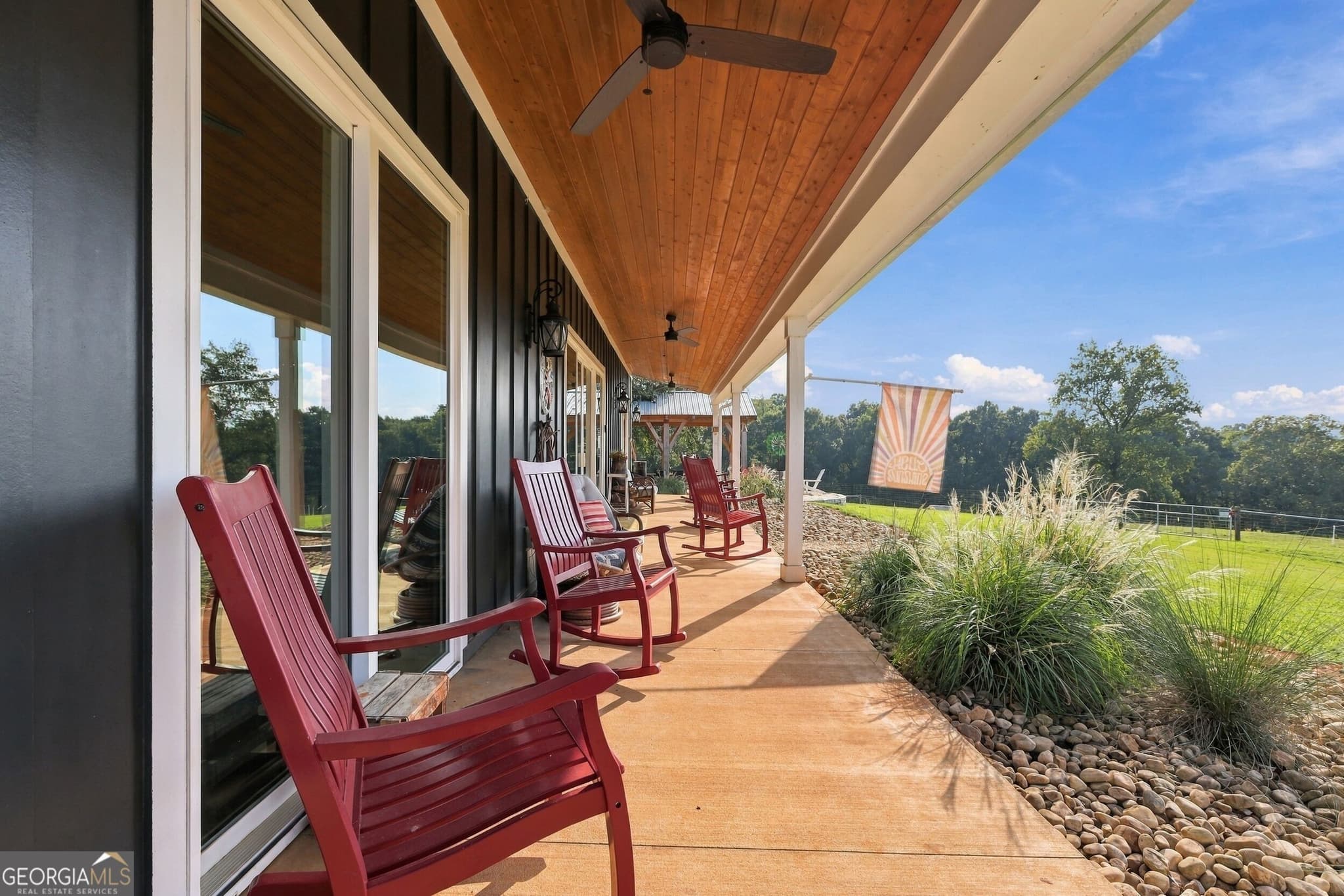 2 bedroom, 2 bathroom, 1,749 sq ft single family residence for sale at 145 Gumlog Grove Road, Lavonia, GA 30553 — photo 2