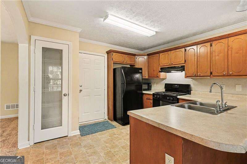 2 bedroom, 2 bathroom townhouse for sale at 150 Oak Circle, Stockbridge, GA 30281 — photo 6