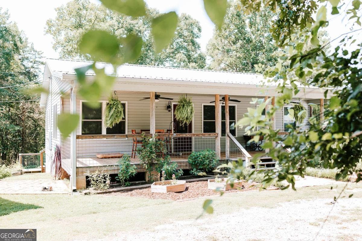 2 bedroom, 2 bathroom, 1,040 sq ft single family residence for sale at 3288 King Hall Mill Road, Bowman, GA 30624