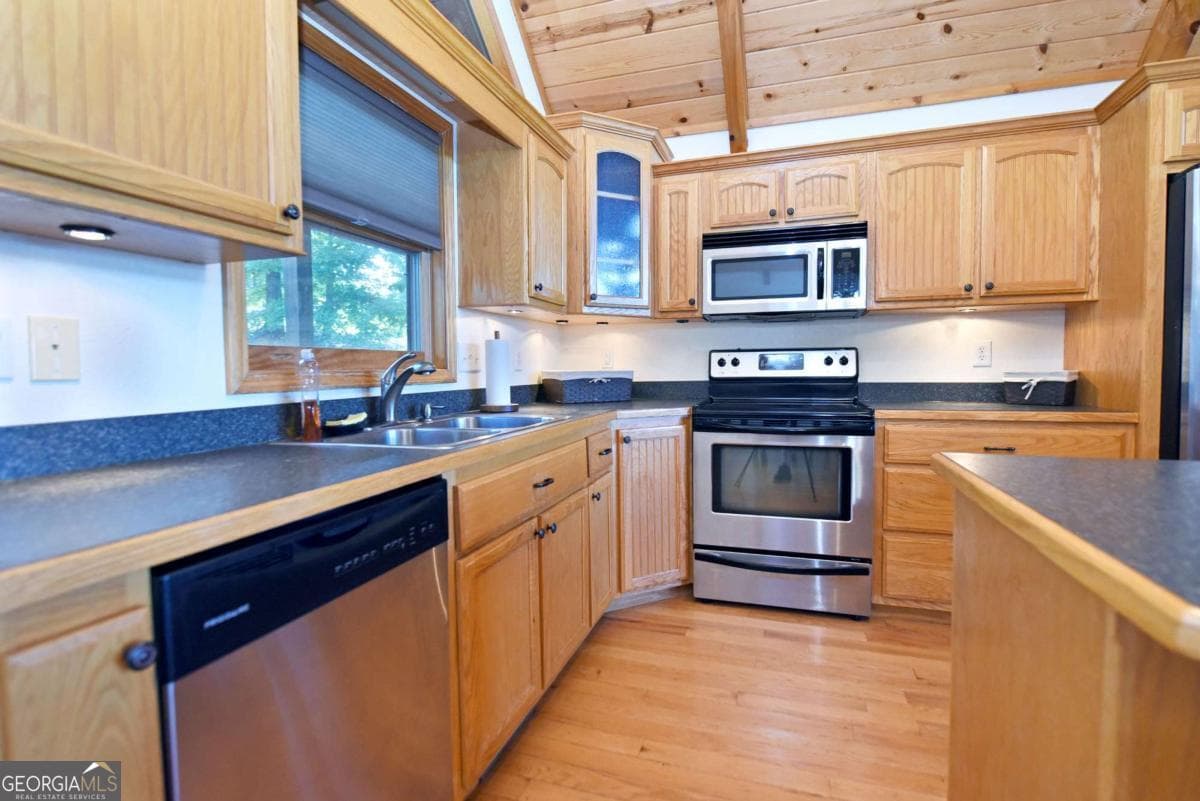 3 bedroom, 2 bathroom, 3,300 sq ft cabin,single family residence for sale at 120 Big Sky Drive, Murphy, NC 28906 — photo 6