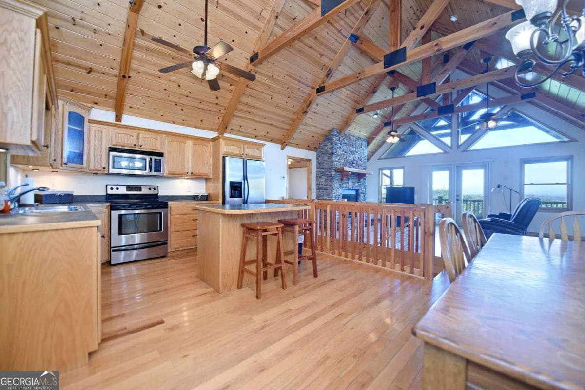3 bedroom, 2 bathroom, 3,300 sq ft cabin,single family residence for sale at 120 Big Sky Drive, Murphy, NC 28906 — photo 4