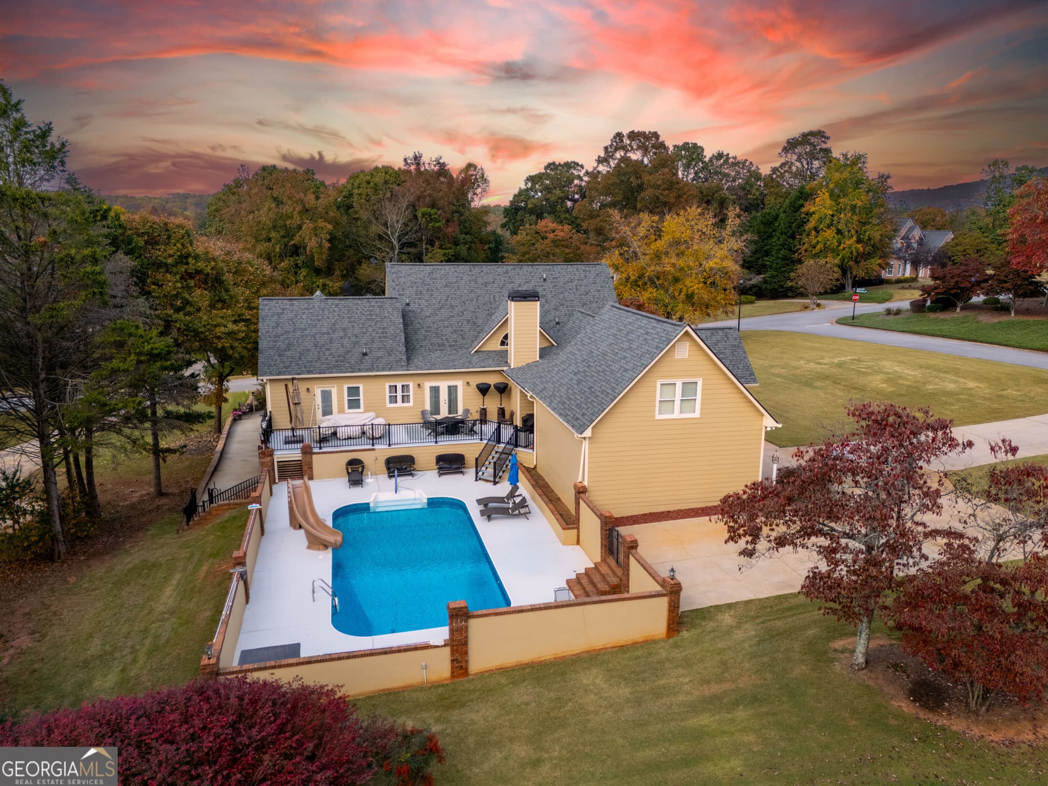 5 bedroom, 5.5 bathroom, 4,716 sq ft single family residence for sale at 4604 Midlands Green, Flowery Branch, GA 30542 — photo 2
