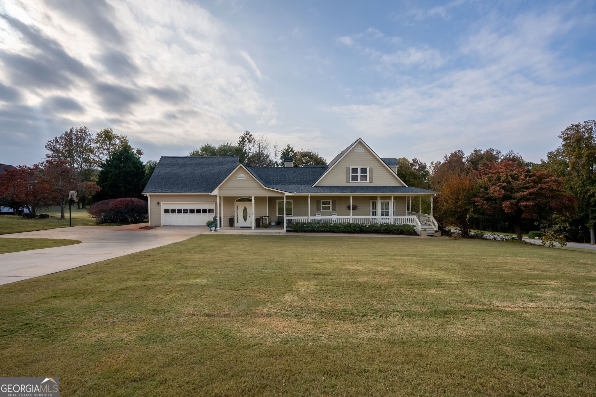 5 bedroom, 5.5 bathroom, 4,716 sq ft single family residence for sale at 4604 Midlands Green, Flowery Branch, GA 30542 — photo 7