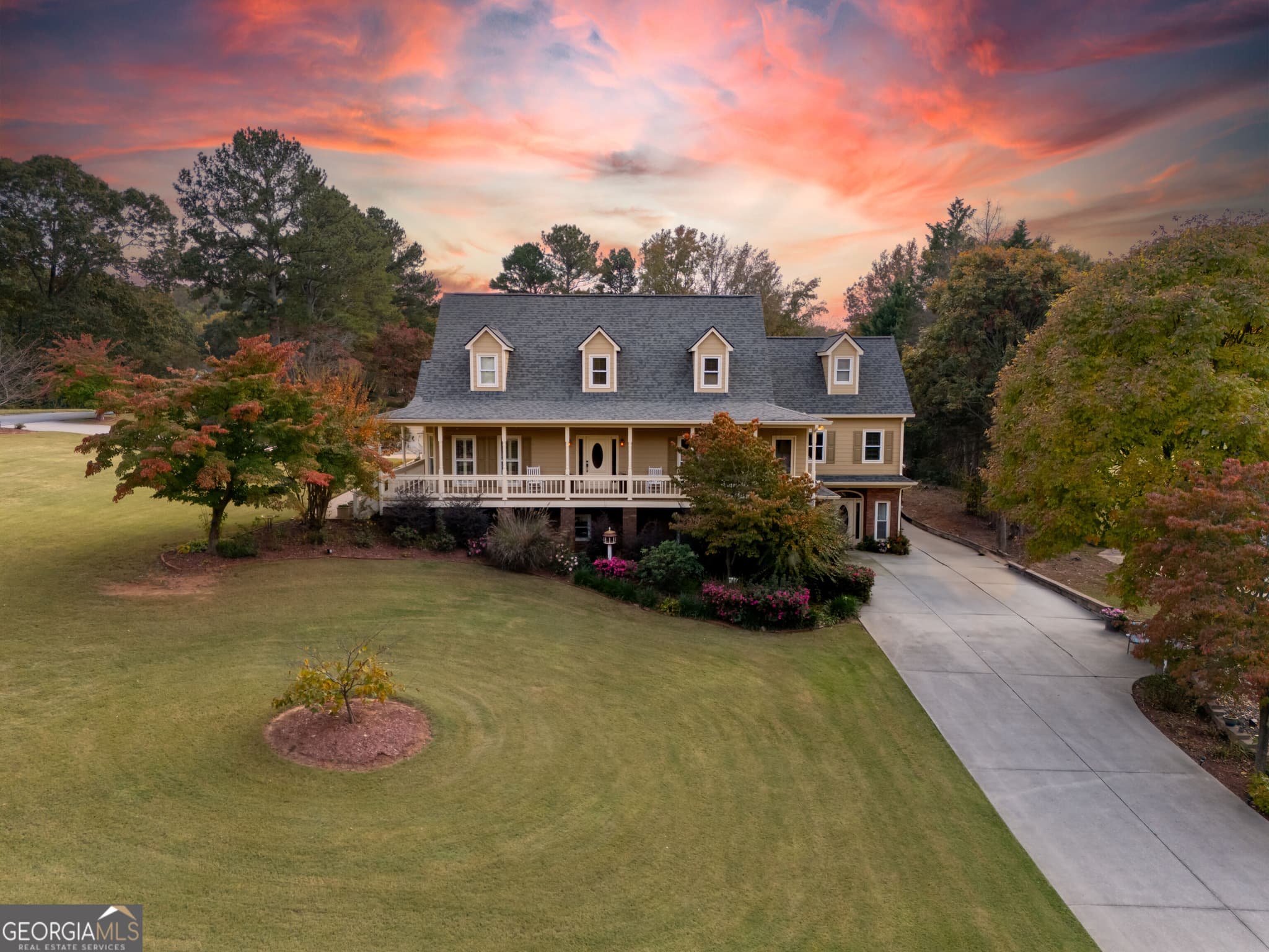 5 bedroom, 5.5 bathroom, 4,716 sq ft single family residence for sale at 4604 Midlands Green, Flowery Branch, GA 30542