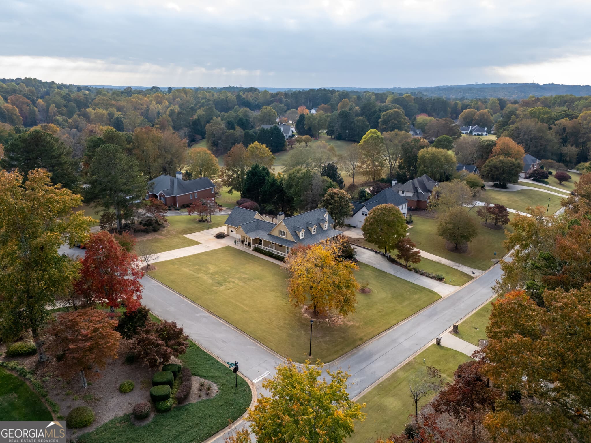 5 bedroom, 5.5 bathroom, 4,716 sq ft single family residence for sale at 4604 Midlands Green, Flowery Branch, GA 30542 — photo 9