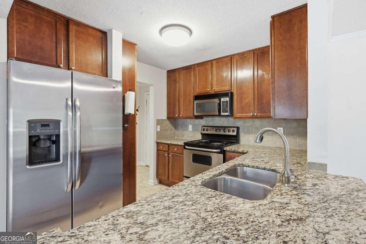 2 bedroom, 1 bathroom, 1,036 sq ft condominium for sale at 3650 Ashford Dunwoody Road 228, Atlanta, GA 30319 — photo 6