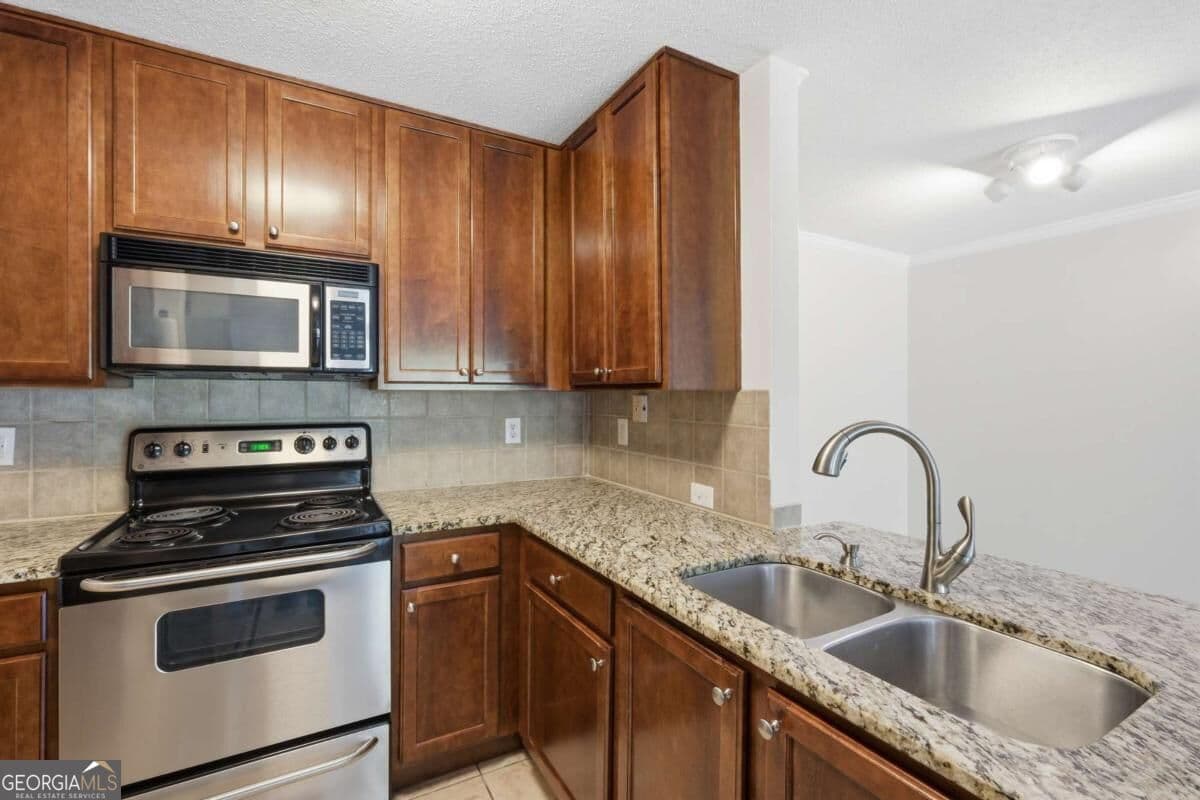 2 bedroom, 1 bathroom, 1,036 sq ft condominium for sale at 3650 Ashford Dunwoody Road 228, Atlanta, GA 30319 — photo 7