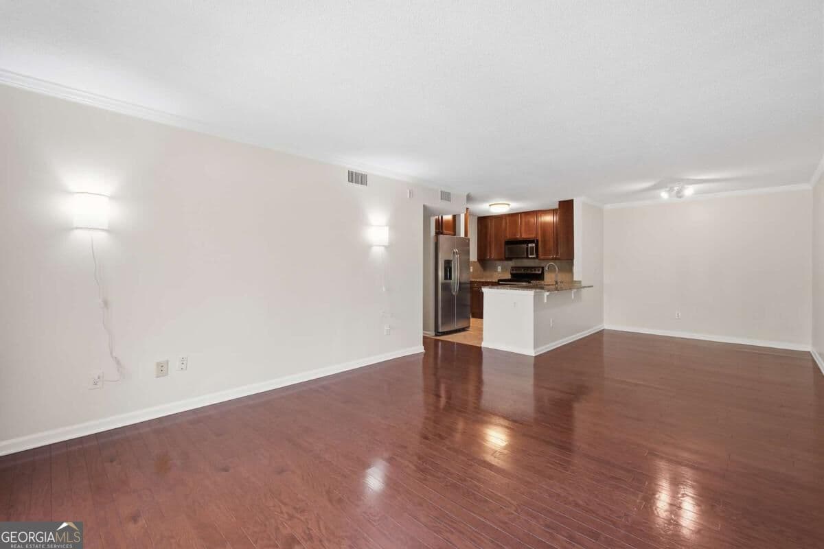 2 bedroom, 1 bathroom, 1,036 sq ft condominium for sale at 3650 Ashford Dunwoody Road 228, Atlanta, GA 30319 — photo 4