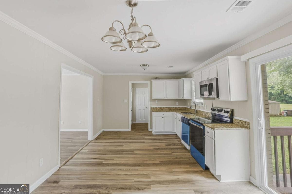 3 bedroom, 1 bathroom, 1,165 sq ft single family residence for sale at 3578 Sherbrooke Way, Atlanta, GA 30331 — photo 7