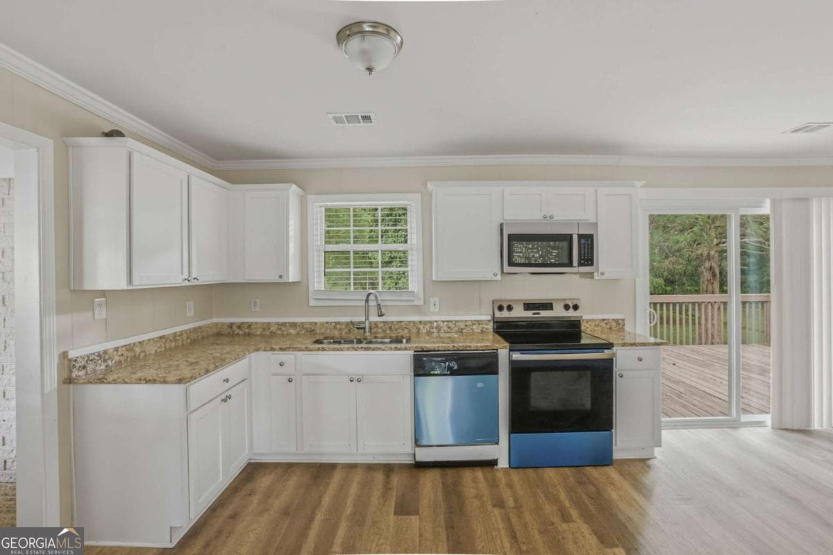 3 bedroom, 1 bathroom, 1,165 sq ft single family residence for sale at 3578 Sherbrooke Way, Atlanta, GA 30331 — photo 9