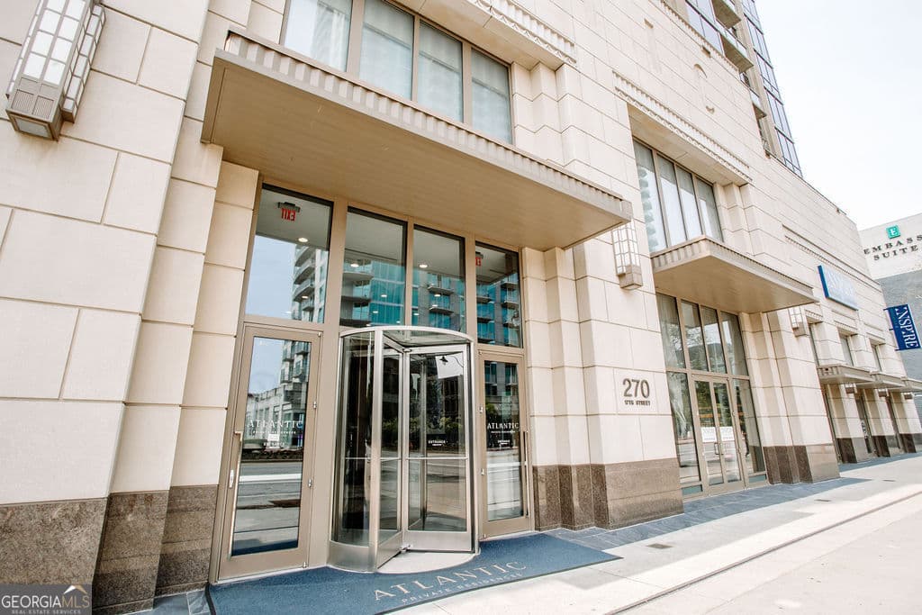 3 bedroom, 3 bathroom, 2,091 sq ft condominium for sale at 270 17th Street 3804, Atlanta, GA 30363 — photo 4