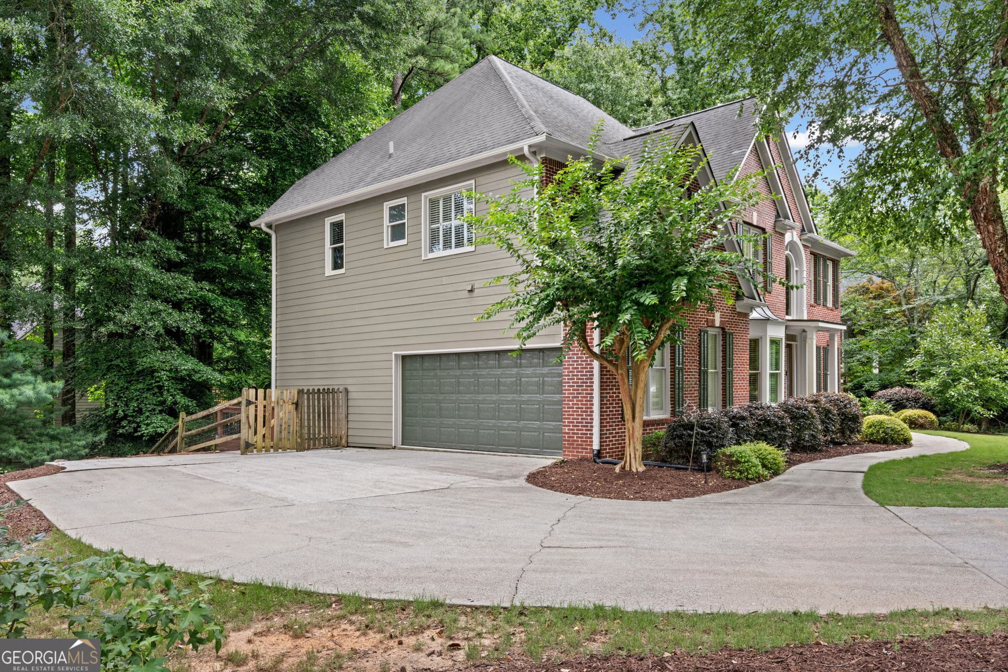 5 bedroom, 4 bathroom, 4,126 sq ft single family residence for sale at 10565 Cauley Creek Drive, Johns Creek, GA 30097 — photo 2