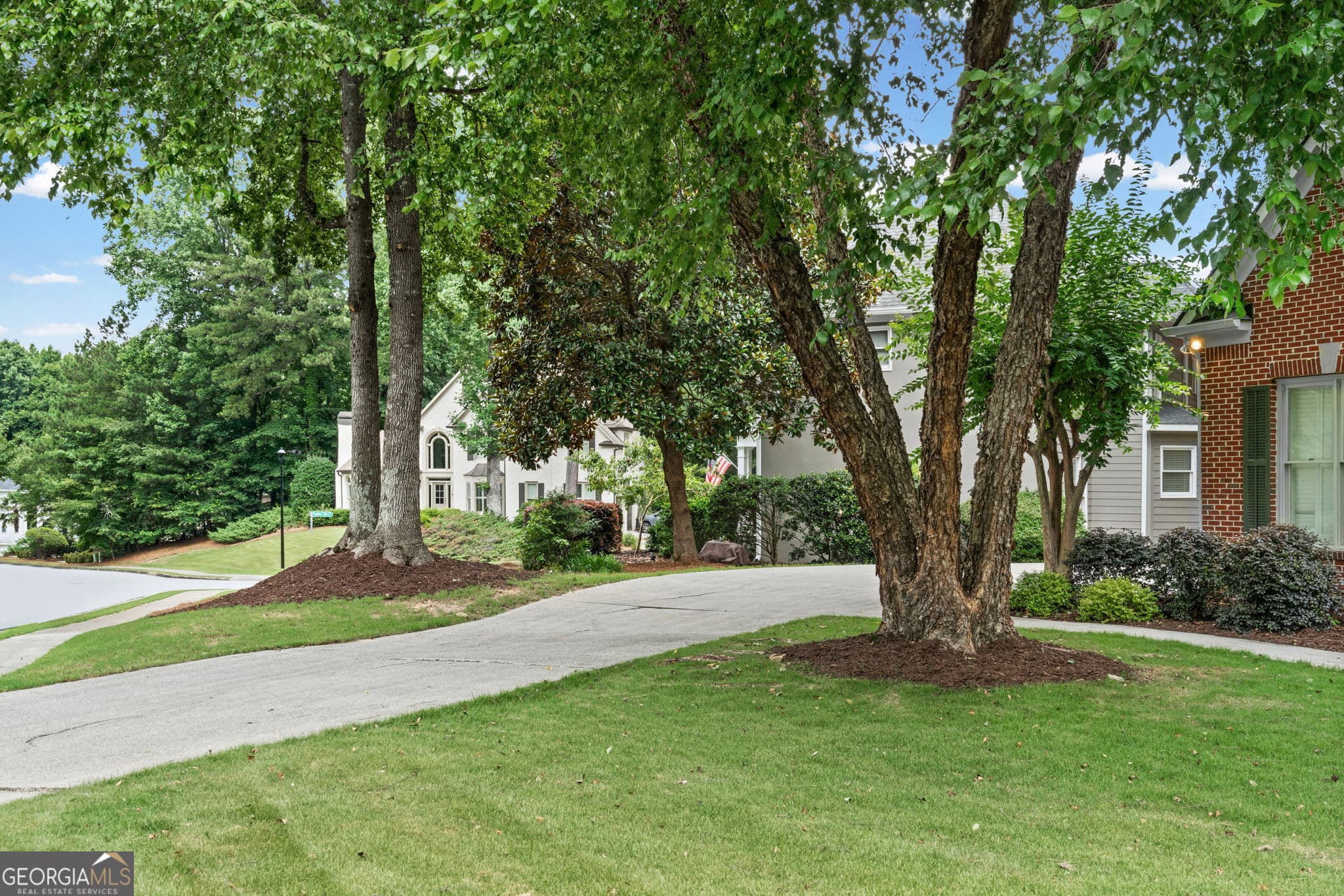 5 bedroom, 4 bathroom, 4,126 sq ft single family residence for sale at 10565 Cauley Creek Drive, Johns Creek, GA 30097 — photo 4