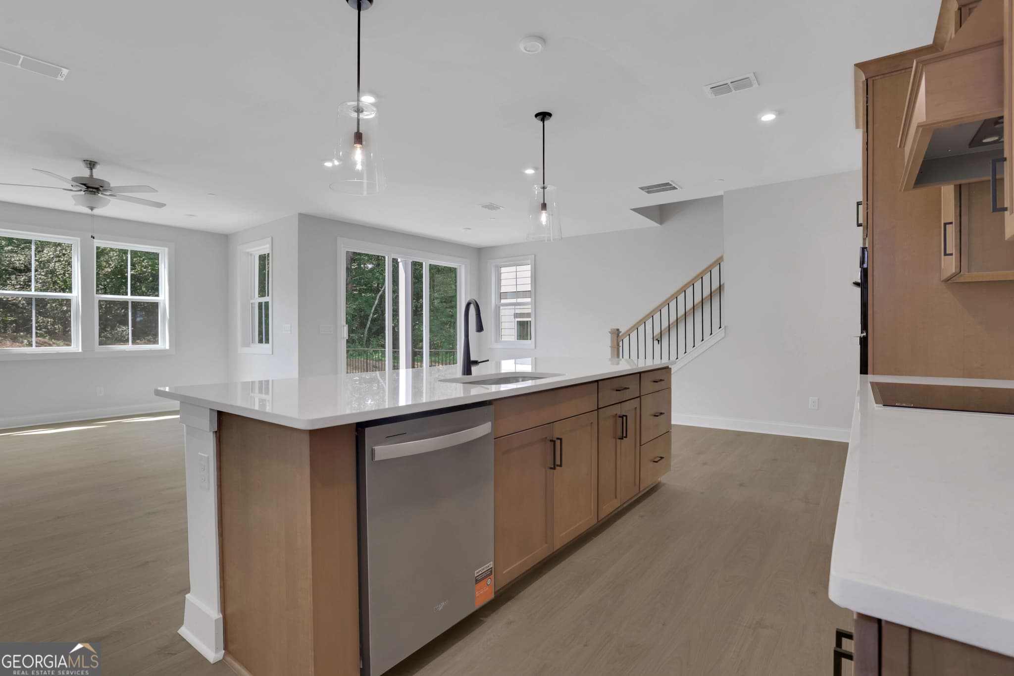 5 bedroom, 3.5 bathroom, 3,351 sq ft single family residence for sale at 116 Kindred Lane, Marietta, GA 30066 — photo 7